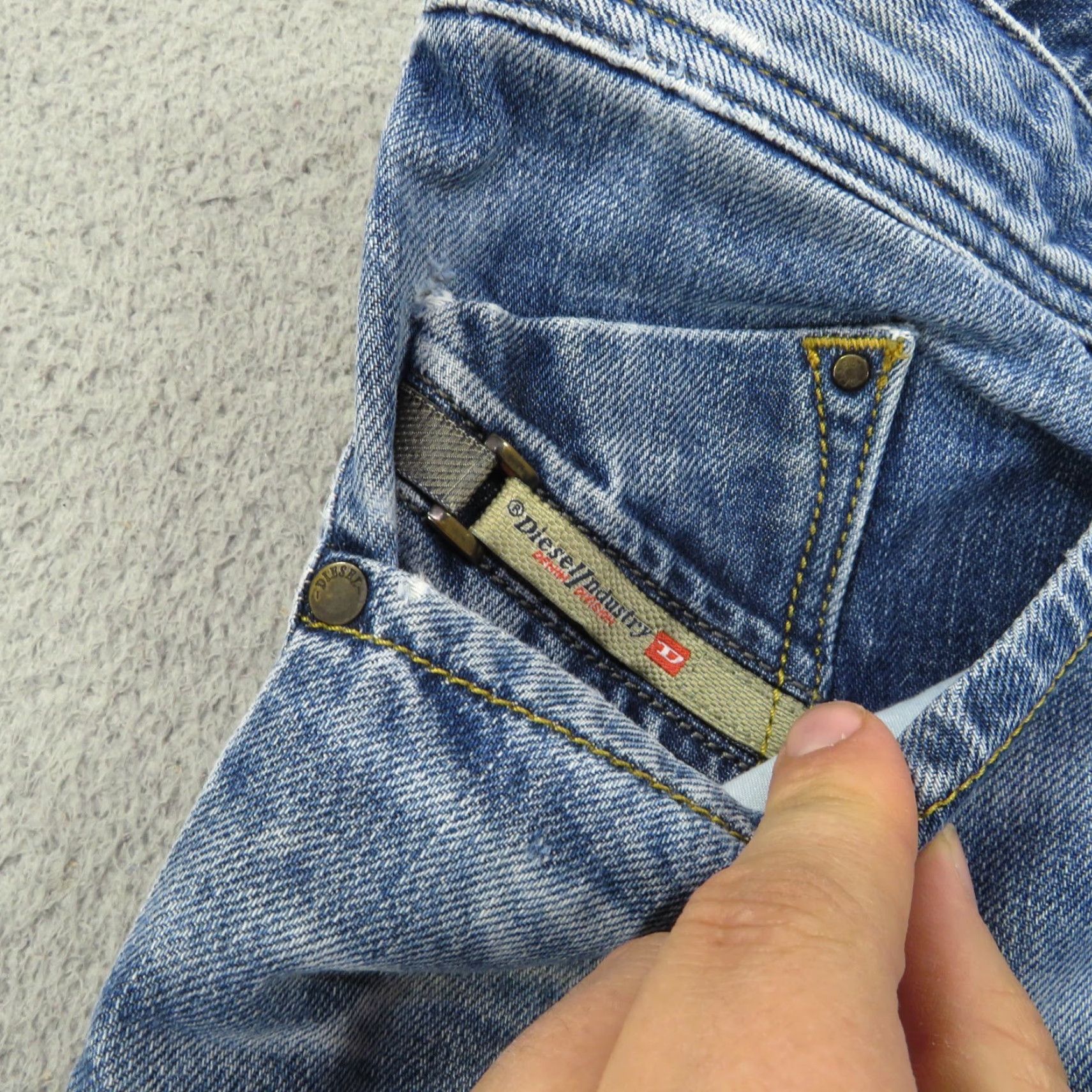 Diesel Diesel Jeans Mens 36x32 Darron Regular Slim Tapered Distressed Wash Button Fly Jeans Mens Slim Distressed Blue 5-Pocket Diesel Darron Men’s Jeans Size US 36 / EU 52 - 5 Thumbnail