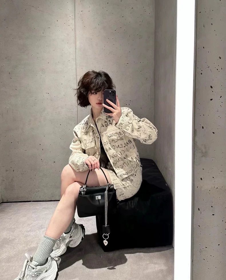 Balenciaga Balenciaga White graffiti full of letters logo denim jacke Size M / US 6-8 / IT 42-44 - 6 Thumbnail