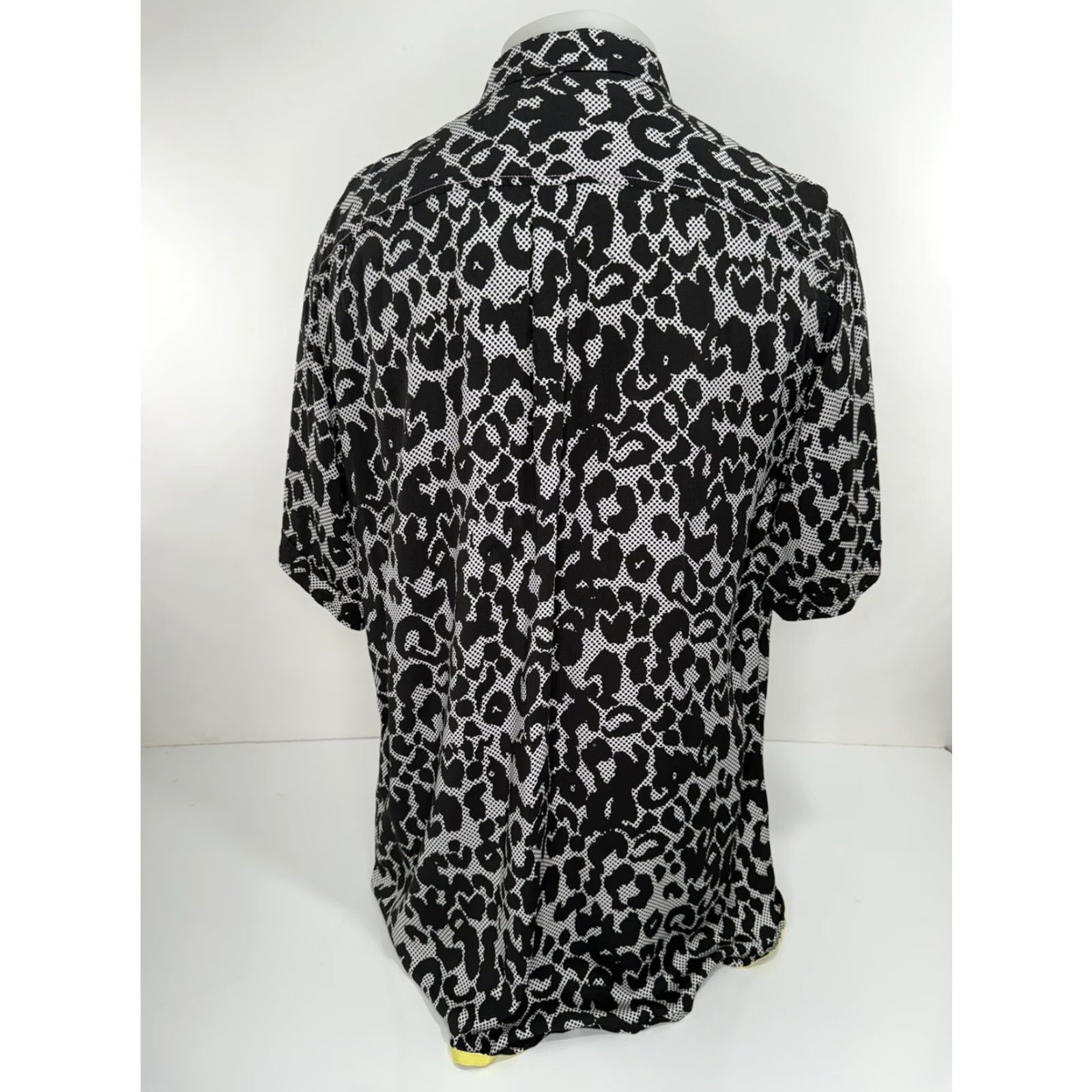 Vintage Rare DESCENDANT OF THIEVES Leopard Cheetah Print 2XL Shirt - EXCELLENT Men Button-Up Short Sleeve Black White Size US XXL / EU 58 / 5 - 3 Thumbnail