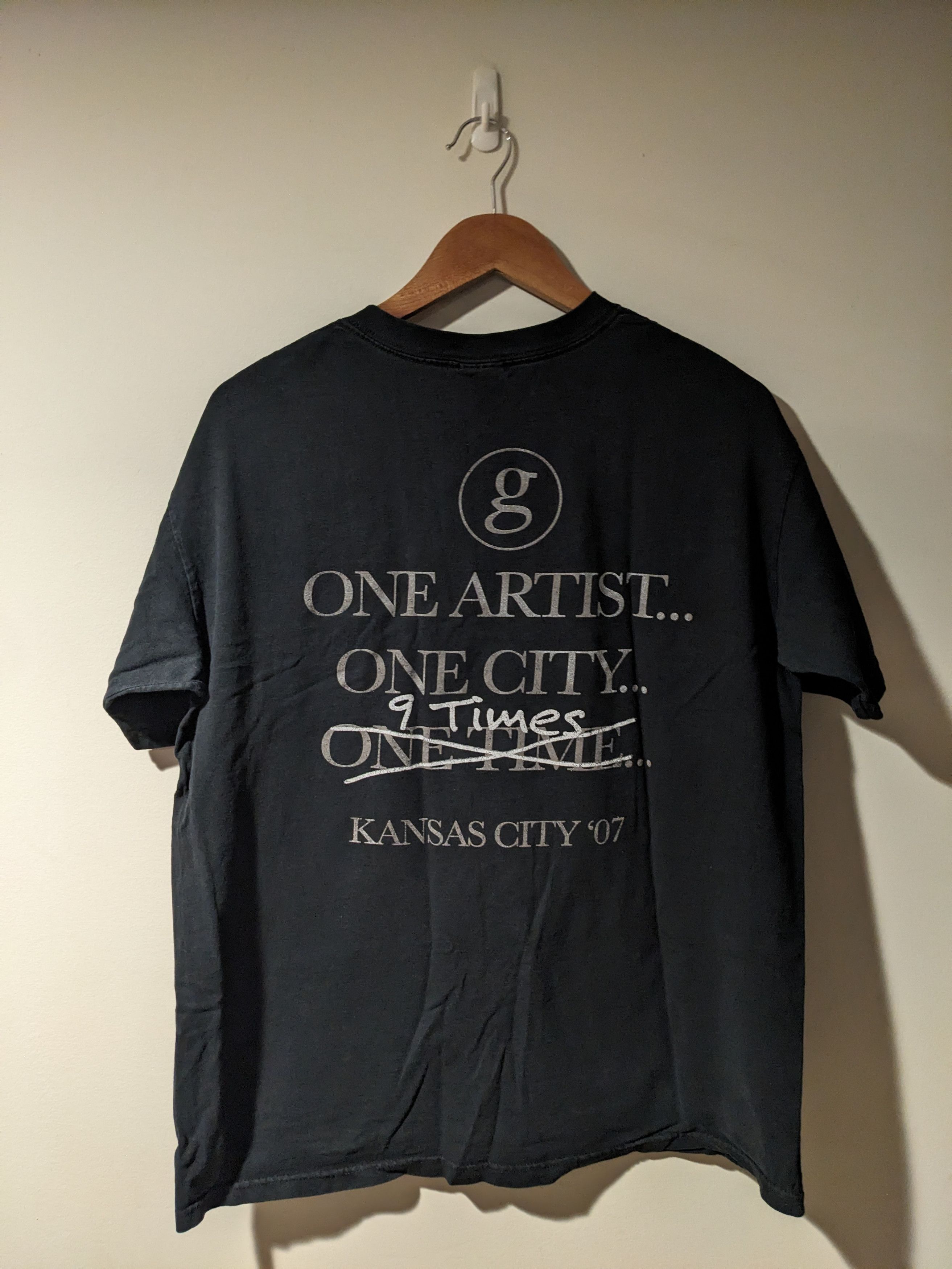Band Tees Vintage 2007 Garth Brooks One Artist One City T-Shirt Size US L / EU 52-54 / 3 - 7 Thumbnail