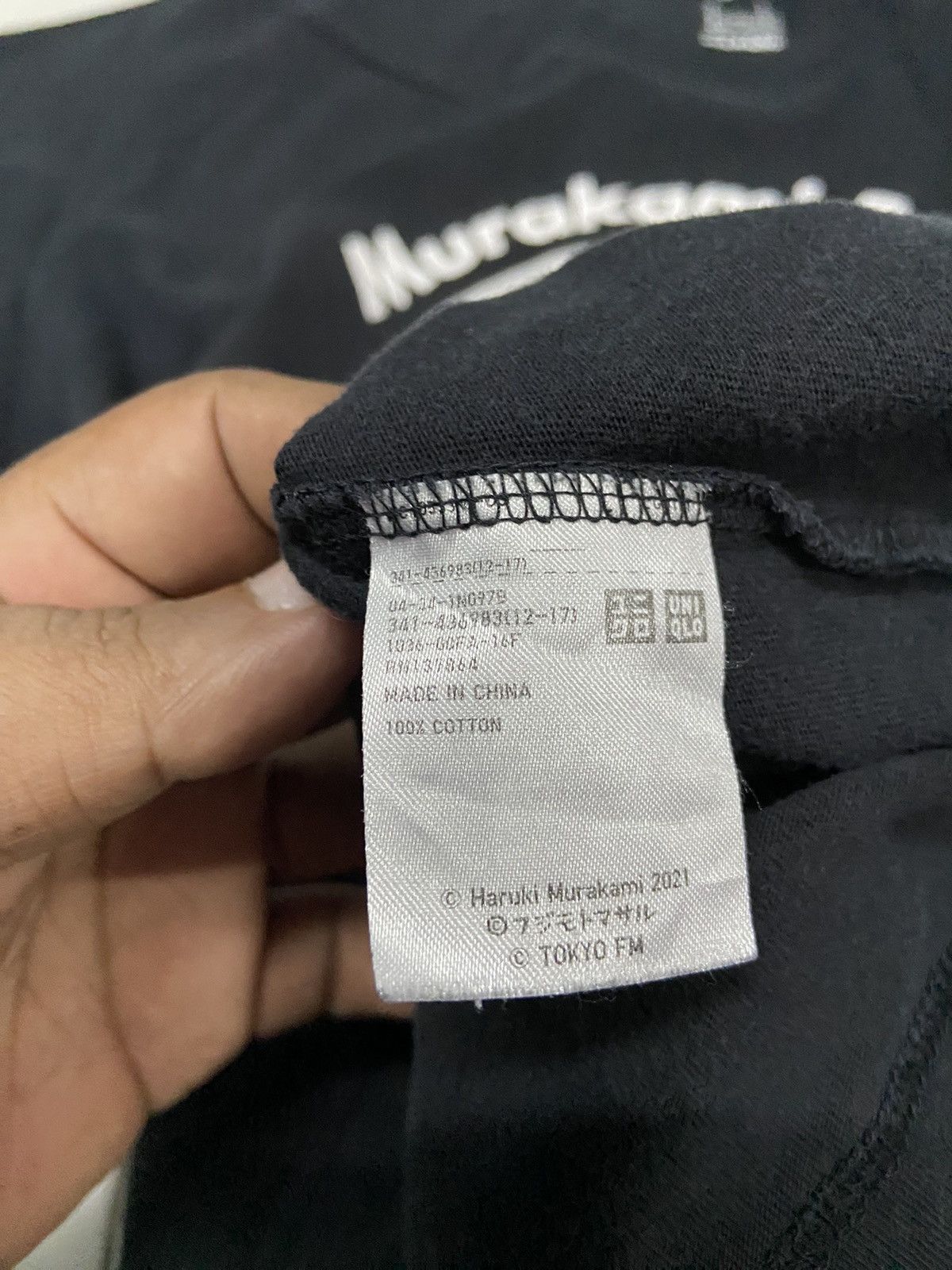 Uniqlo HARUKI MURAKAMI RADIO TOKYO FM x UNIQLO TEE SHIRT Size US XL / EU 56 / 4 - 11 Thumbnail