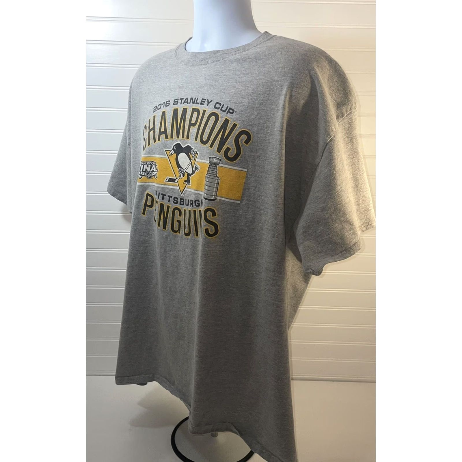 Champion Pittsburgh Penguins Shirt Men XL 2016 Champions Heather Gray Double Sided Graphic Print Crew Neck Short Sleeve Cotton Knit Vintage? No Size US XL / EU 56 / 4 - 3 Thumbnail