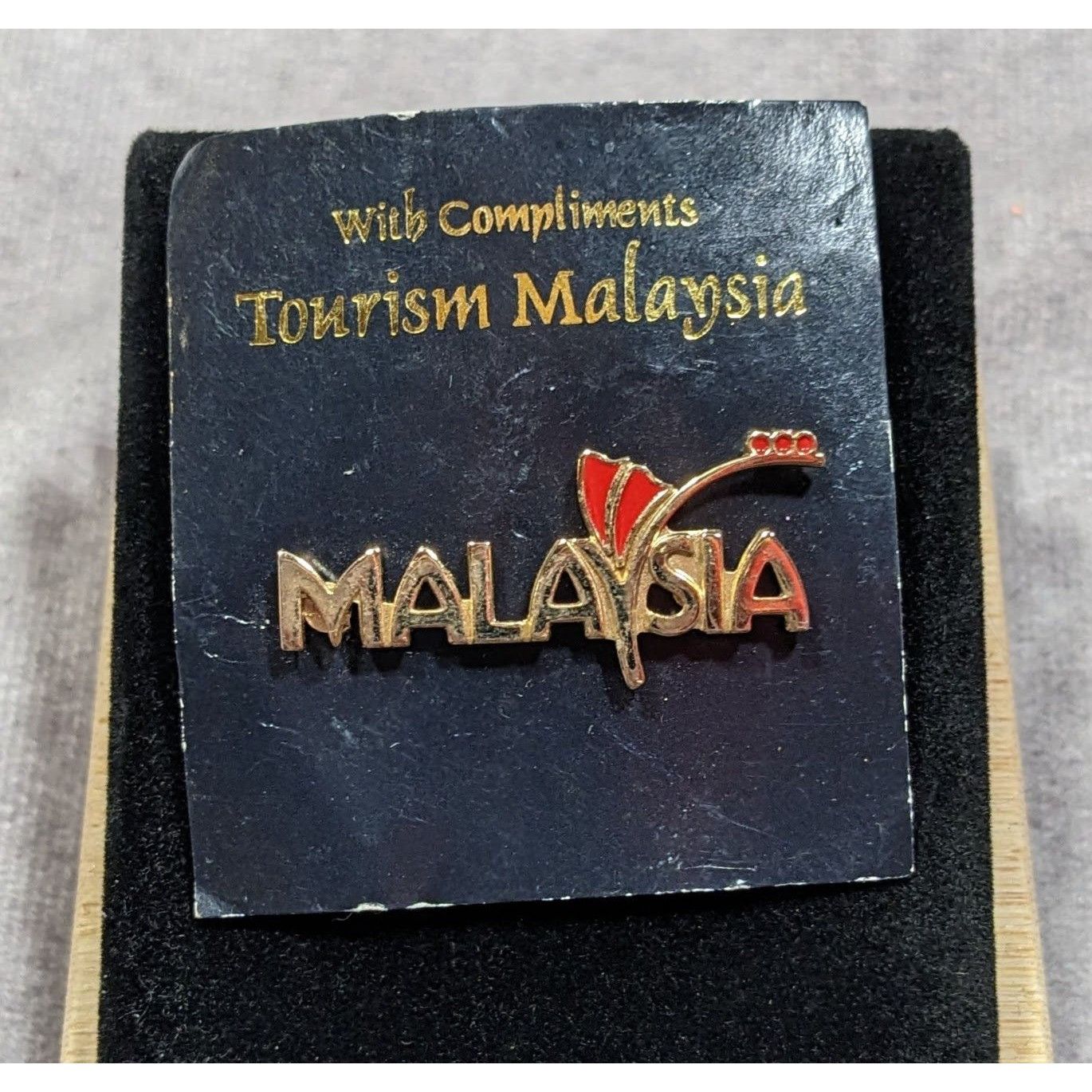 Other Vintage Tourism Malaysia Gold Tone Lapel Pin Size ONE SIZE - 1 Thumbnail