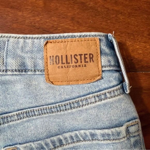 Hollister Hollister Ultra High-Rise Mom Light Blue Jeans Sz 0S/00S w24 Size 42" / US 20 - 7 Thumbnail