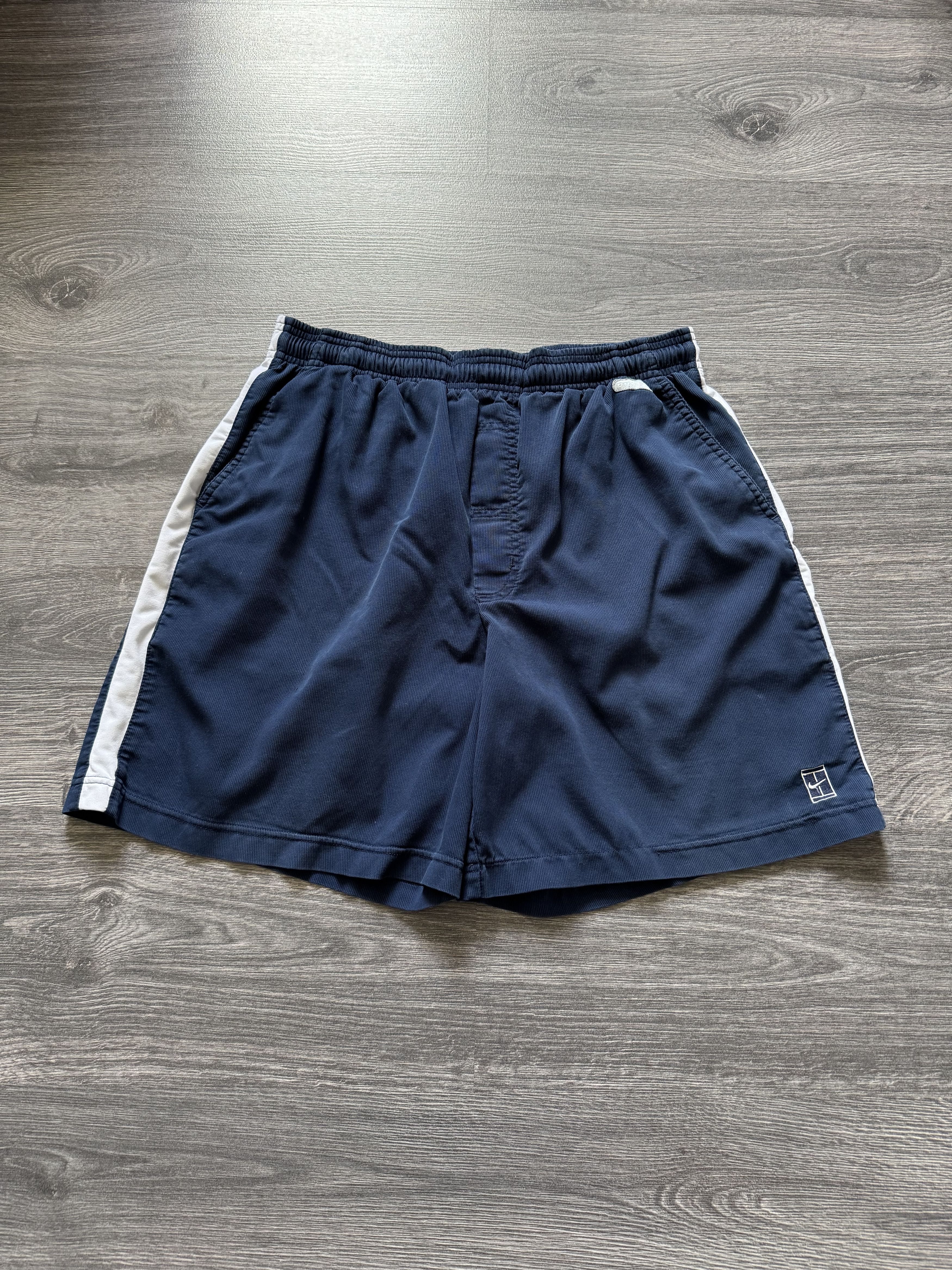 Nike Vintage Nike Court Dri-Fit Shorts Size US 32 / EU 48 - 1 Thumbnail