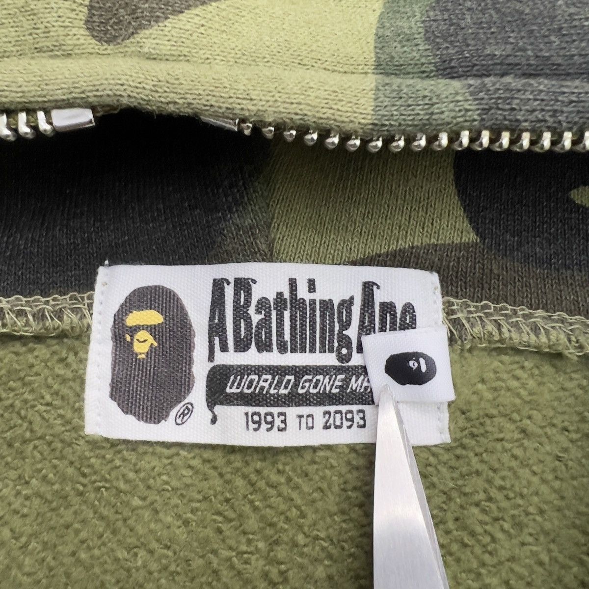 Bape Bape Shark Hoodie With Removable Patches Size L Size US L / EU 52-54 / 3 - 7 Thumbnail