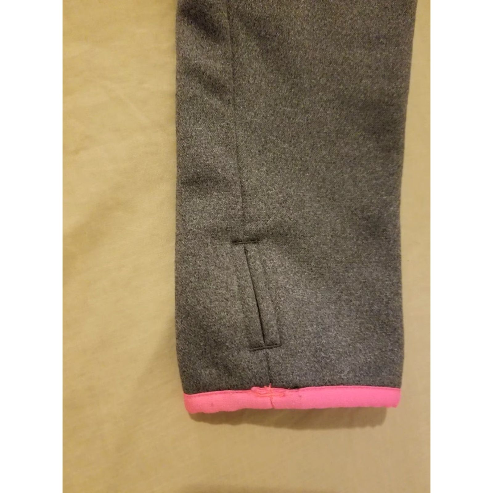 Under Armour Womens Under Armour Hoodie Sweatshirt XL Gray Athletic Gym Workout Pullover Zip Womens XL Gray Athletic Under Armour Hoodie Sweatshirt Size XL / US 12-14 / IT 48-50 - 5 Thumbnail