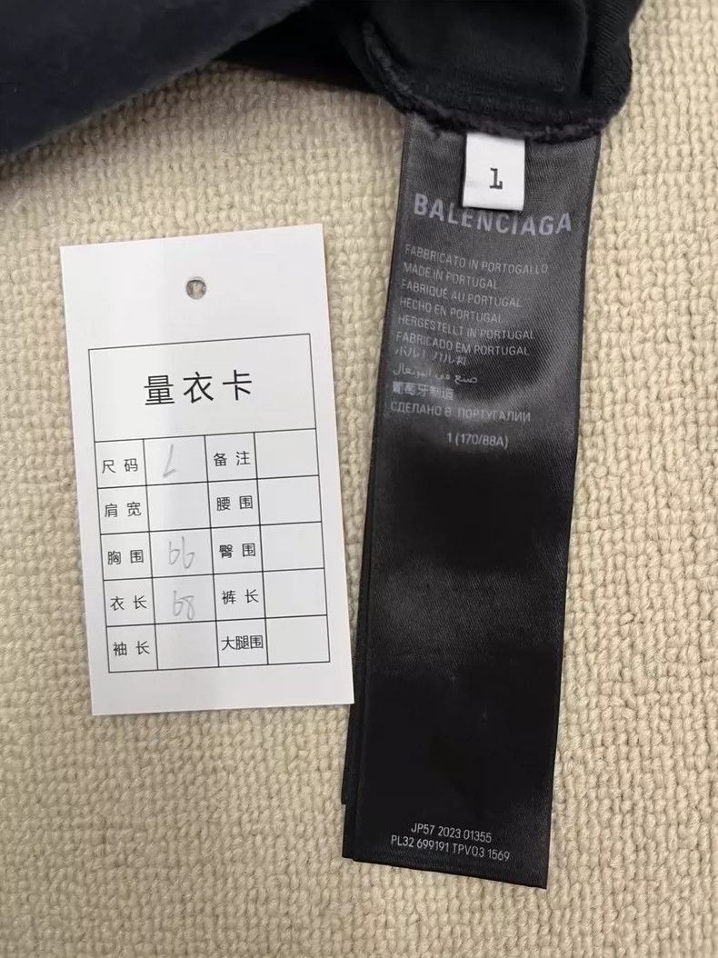 Balenciaga Balenciaga New Year Collection Letter Print Crew Neck Pull Size US S / EU 44-46 / 1 - 6 Thumbnail