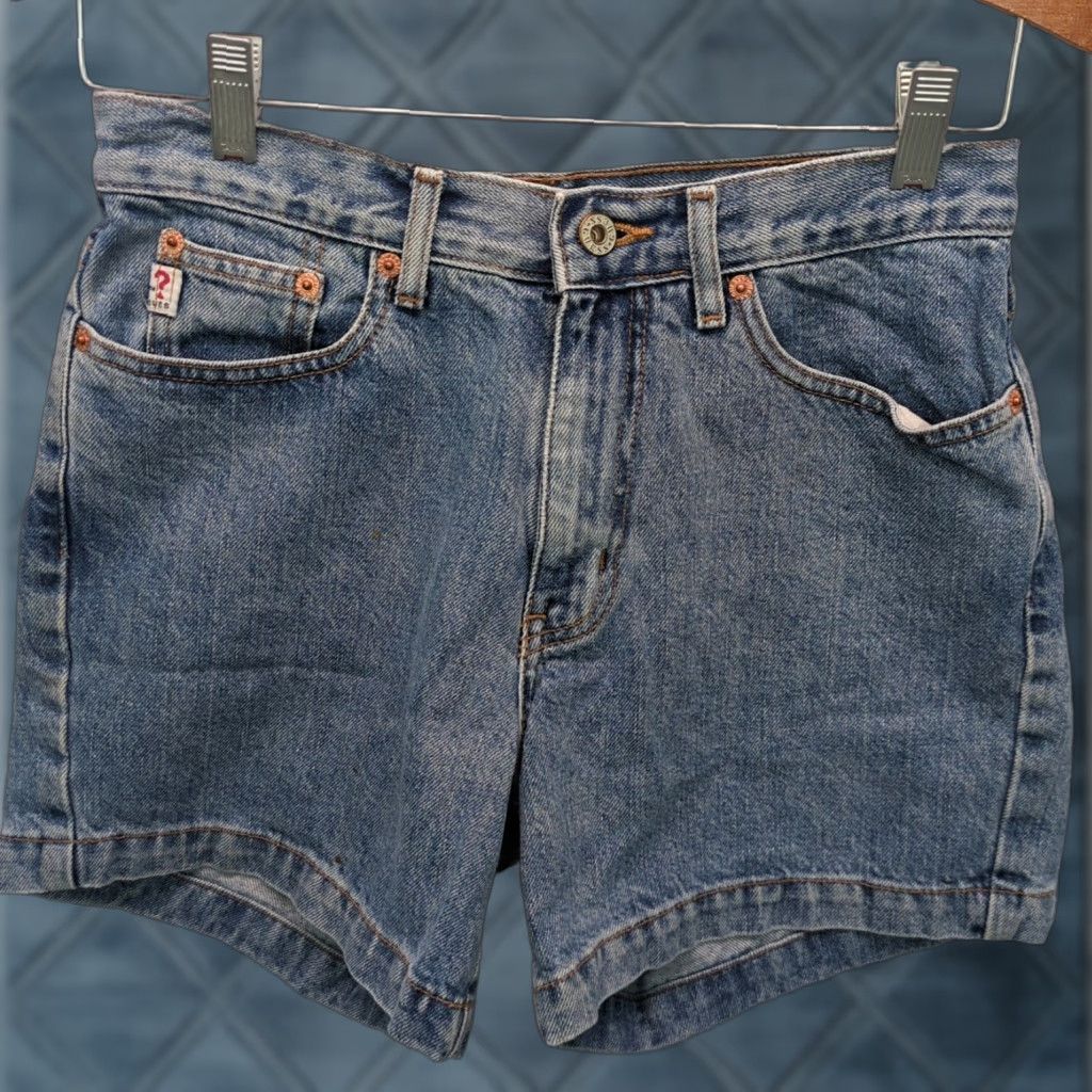 Guess VINTAGE Guess Shorts Women’s Size 28 Medium Wash Blue Denim Cotton 5-Pocket Chino Regular Womens Size 28" / US 6 / IT 42 - 1 Thumbnail