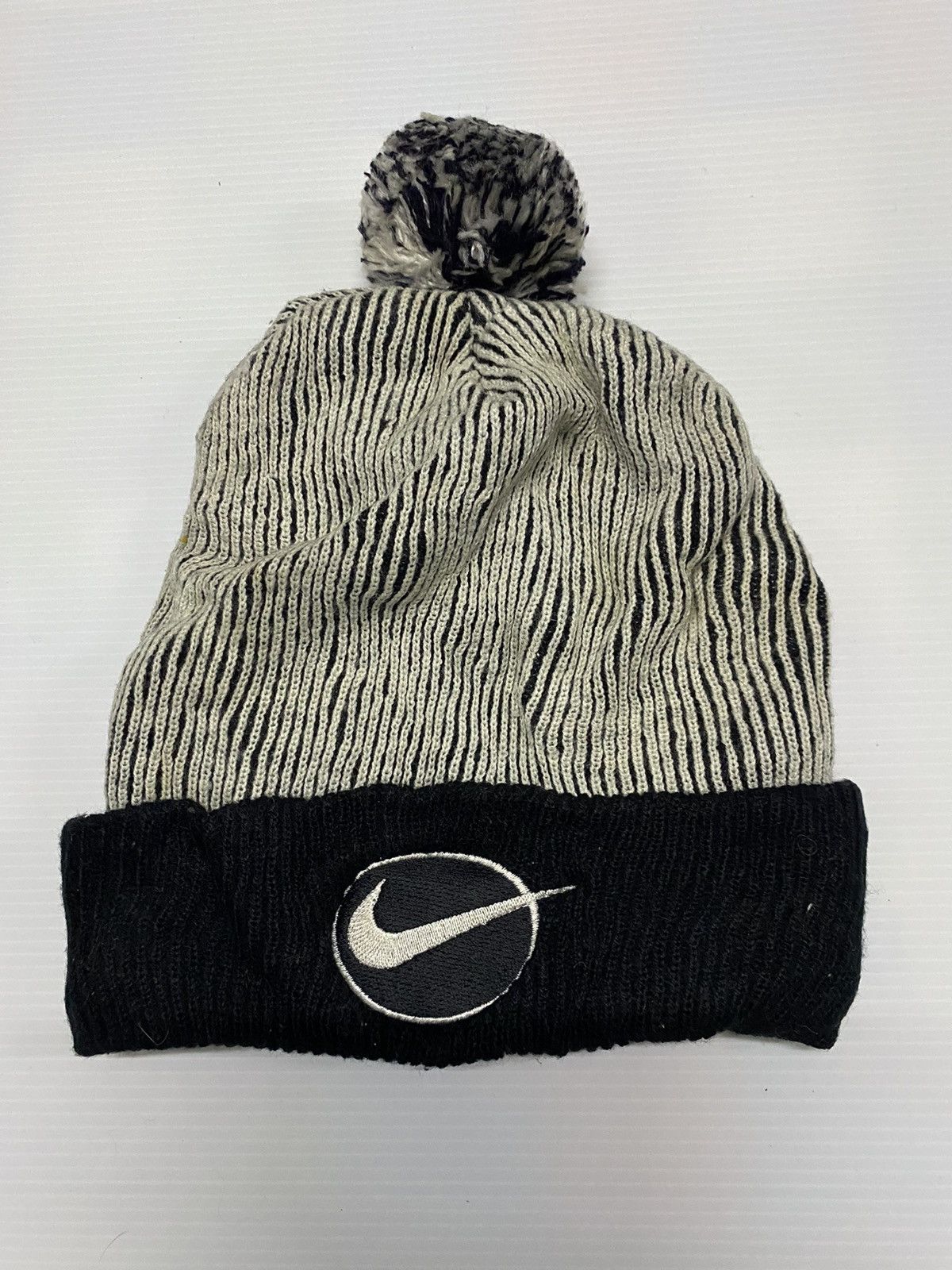Nike Nike Small Logo Embroidery Beanie Hat Size ONE SIZE - 1 Thumbnail