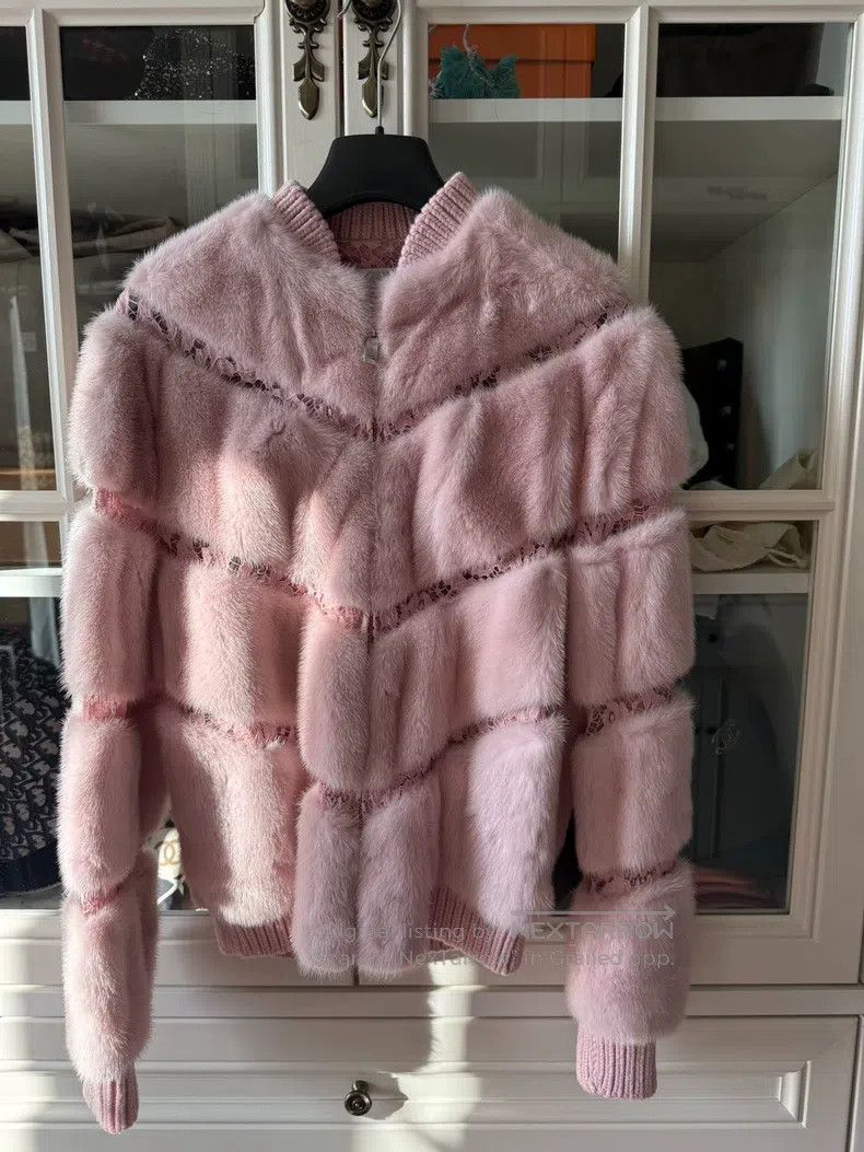 Valentino Valentino Pink mink fur Size S / US 4 / IT 40 - 1 Thumbnail
