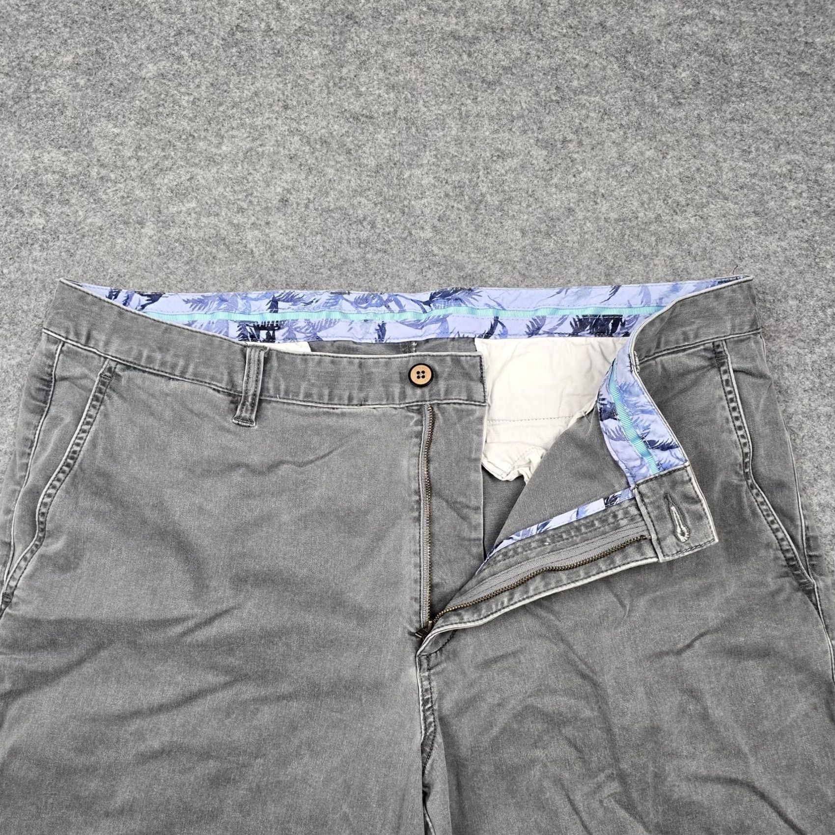 Tommy Bahama Tommy Bahama Mens 38 Gray Chino Shorts Casual Summer 10" Inseam Stretch Washed Size US 38 / EU 54 - 2 Thumbnail
