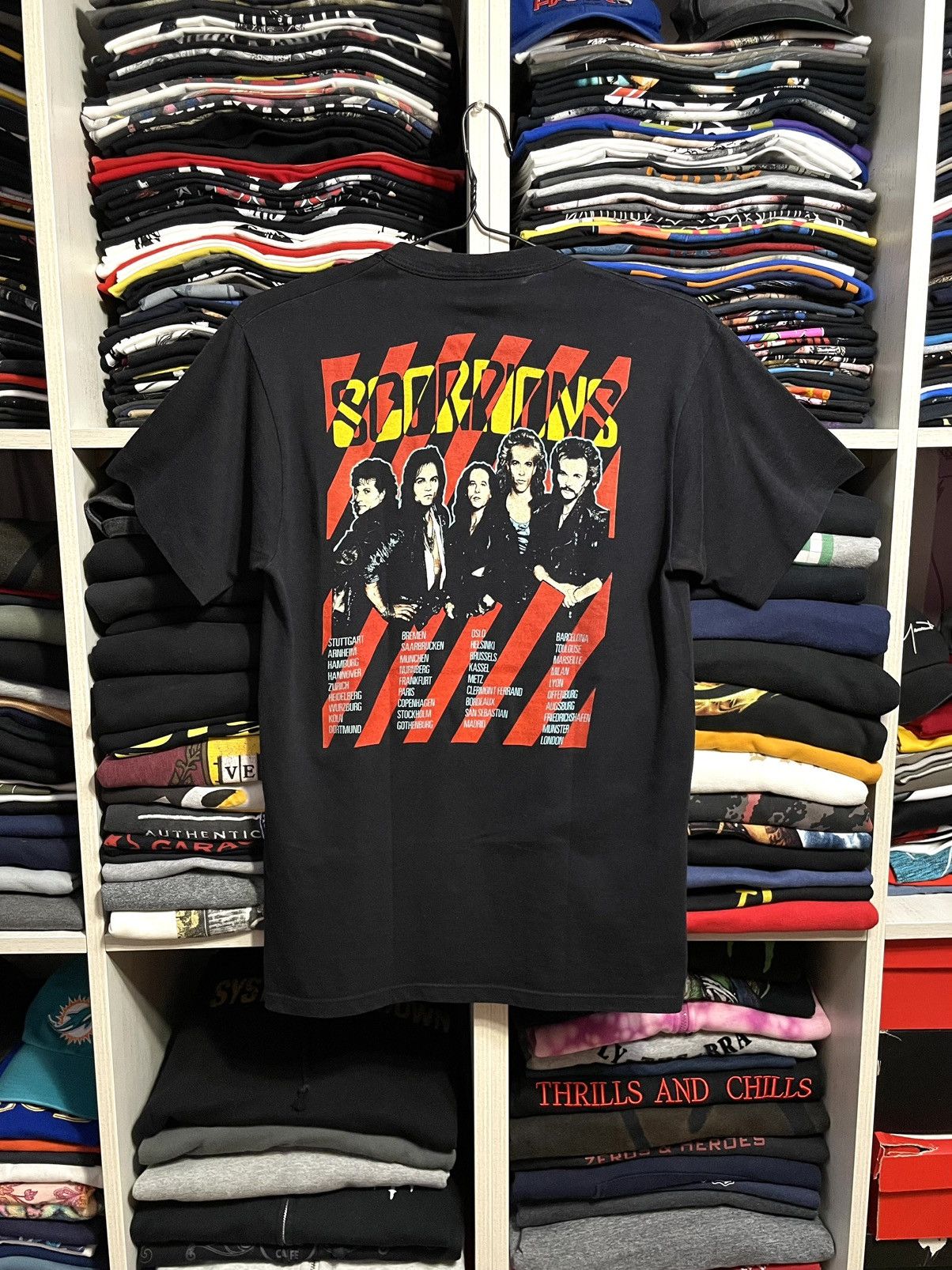 Band Tees Vintage 1988 Scorpions Tour Concert Rock Metal Band T-Shirt Size US M / EU 48-50 / 2 - 2 Thumbnail