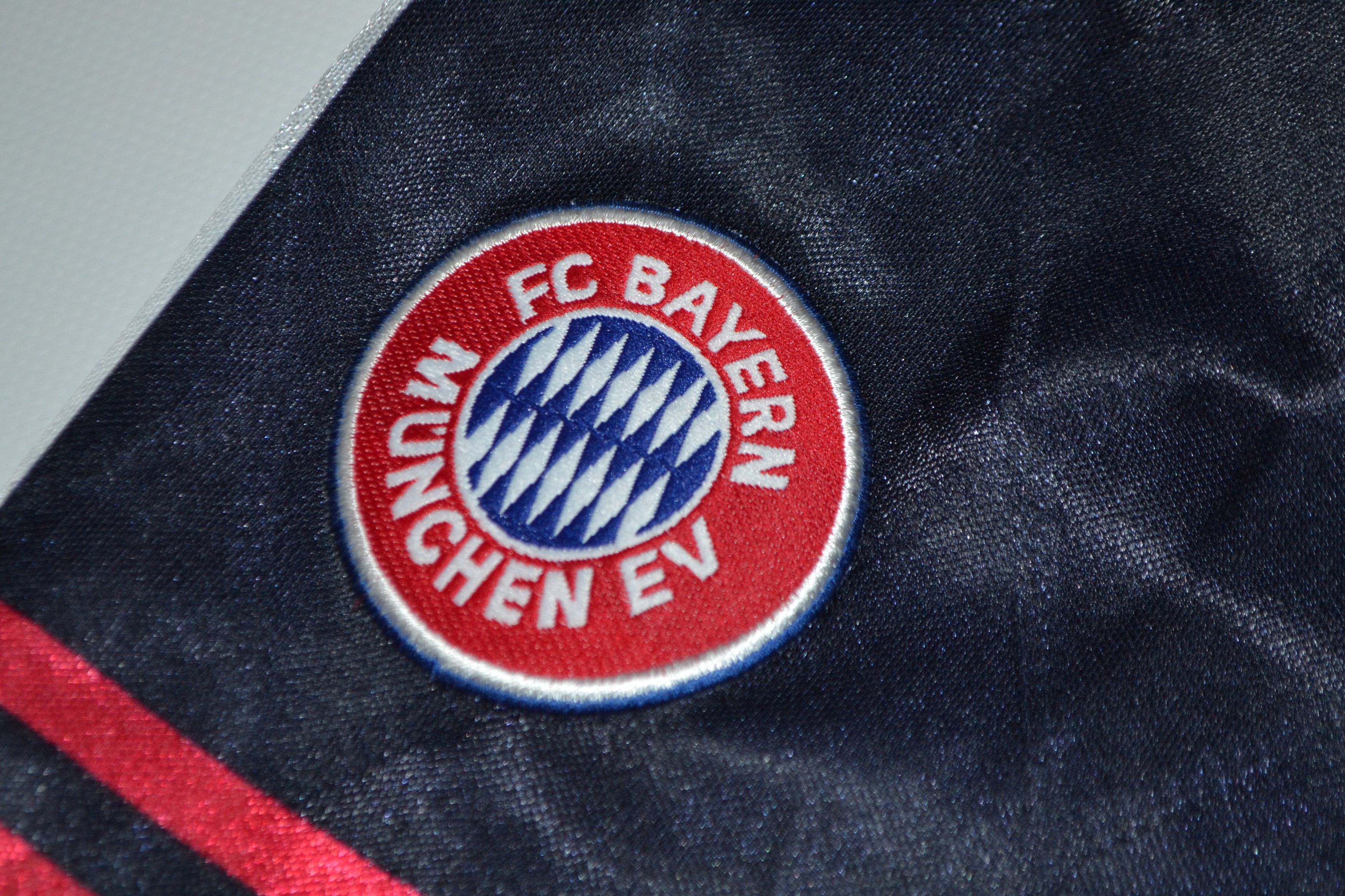 Adidas Bayern Munich Y2K Home Football Short 1997 1999 Soccer Size US 30 / EU 46 - 8 Thumbnail