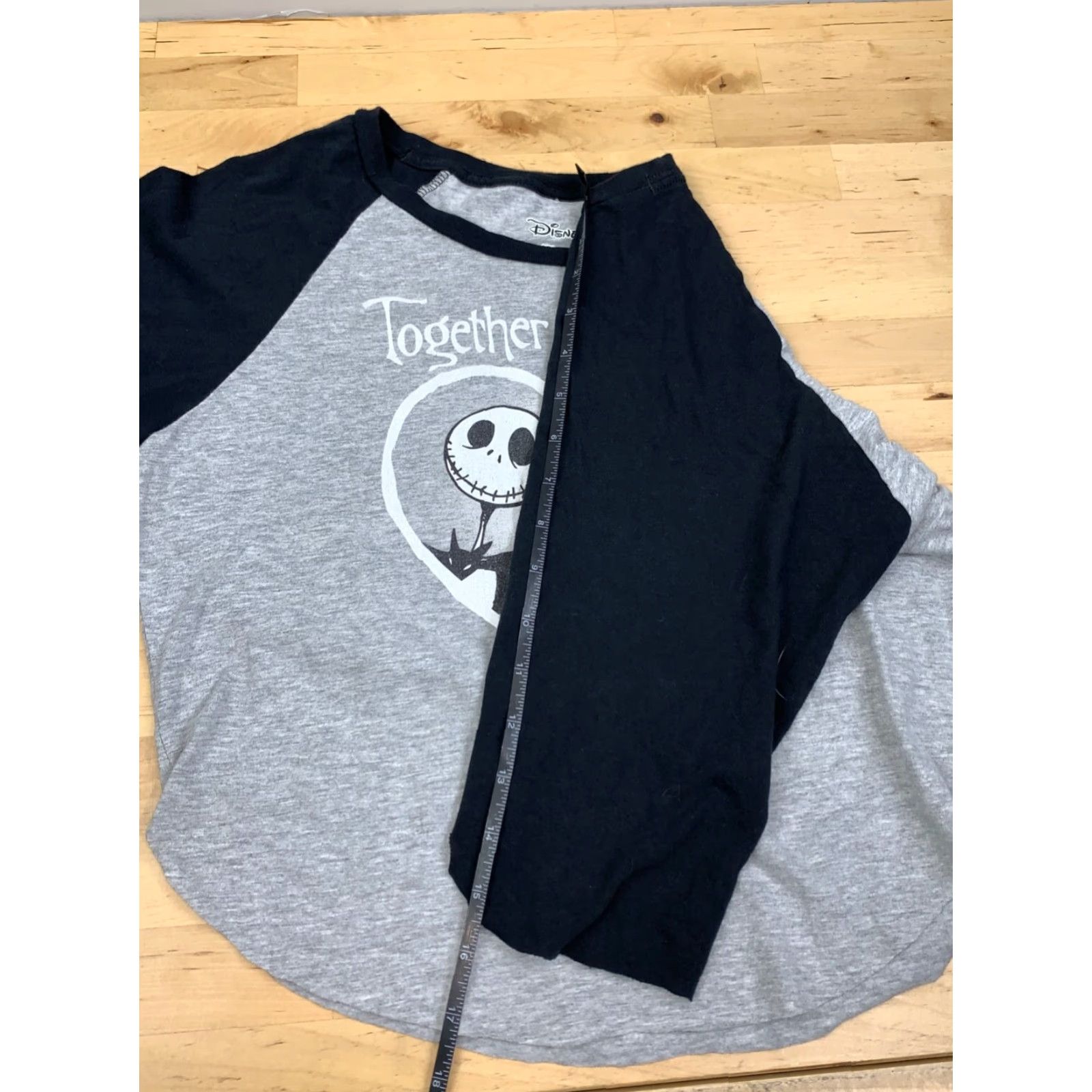 Disney Disney Nightmare Before Christmas Together Forever 3/4 Sleeve Shirt Womens M Gray Cropped Christmas T-Shirt Regular Pullover Casual Relaxed Nike Size M / US 6-8 / IT 42-44 - 6 Thumbnail