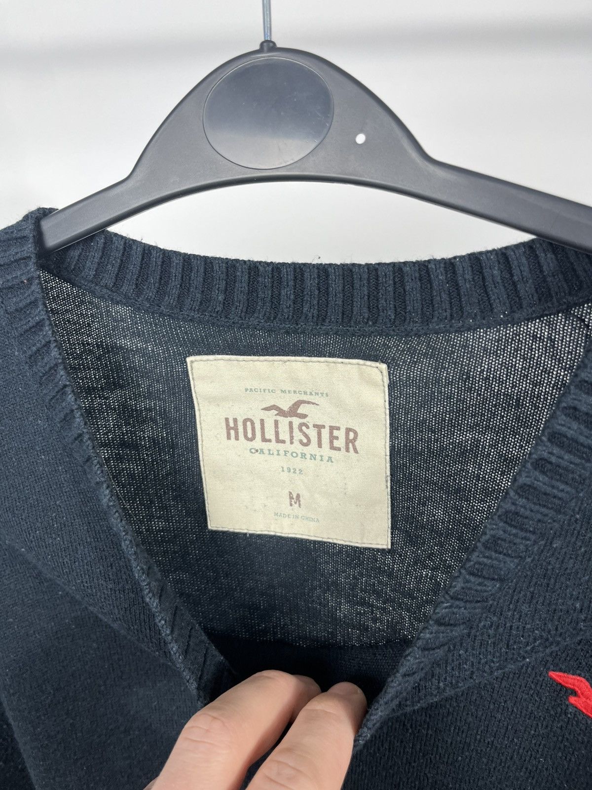 Hollister Hollister Black V Neck Knit Sweater Men’s Size M Logo Size US M / EU 48-50 / 2 - 4 Thumbnail