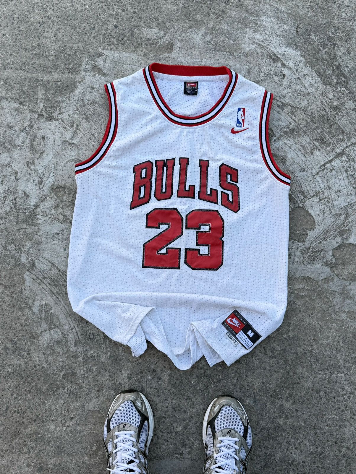 NBA Vintage Y2K Nike Chicago Bulls Michael Jordan 23 Jersey Size US M / EU 48-50 / 2 - 6 Thumbnail