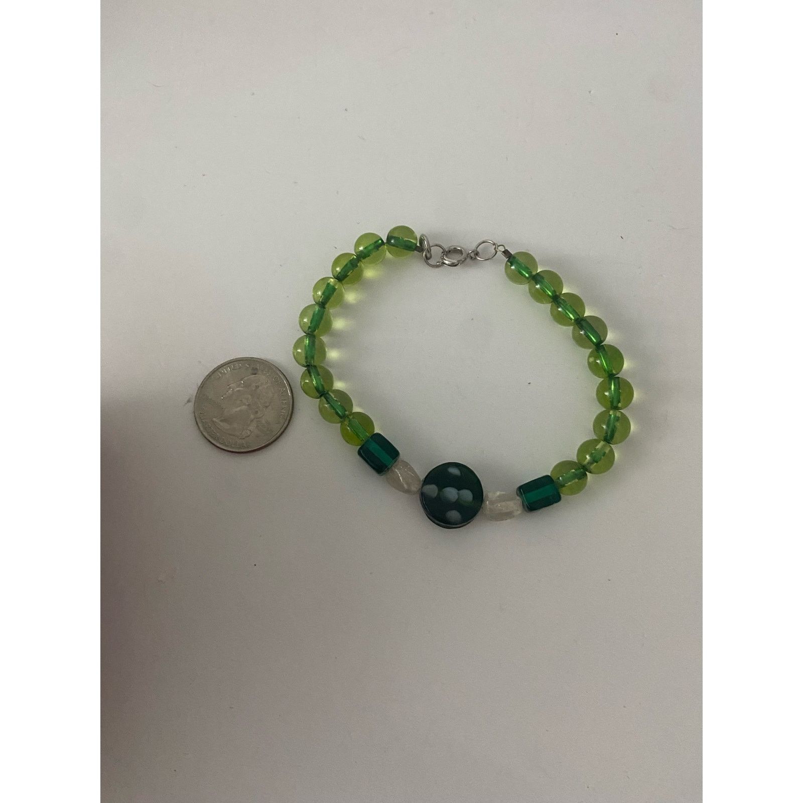 Handmade Green glass bead bracelet Size ONE SIZE - 3 Thumbnail