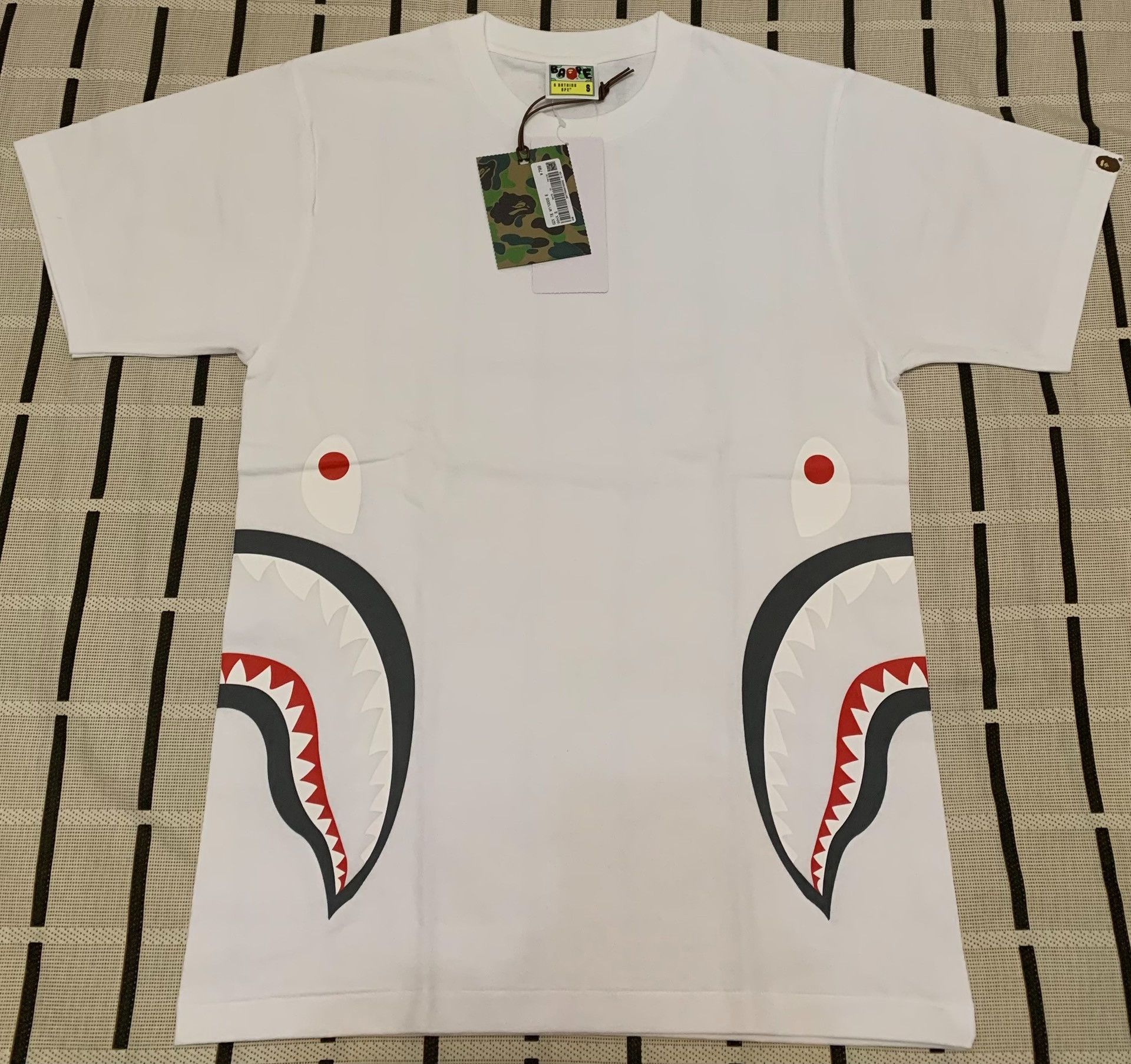 Bape Bape Shark T-Shirt S Men Size US S / EU 44-46 / 1 - 1 Thumbnail