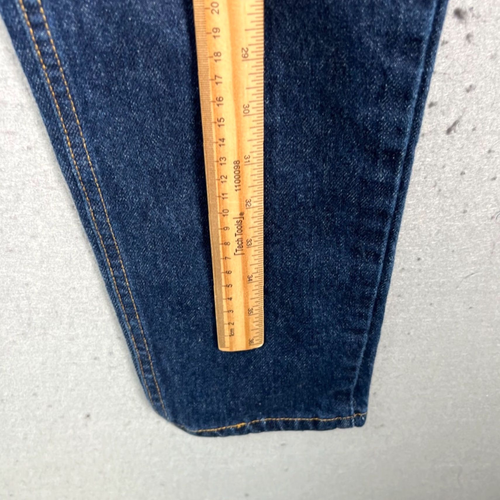 Levi's VINTAGE Levi's 550 Jeans Women 5 Relaxed Medium Blue Denim 90s Pockets 5-Pocket Style Regular Waist 26 Inseam 30 Inseam Size 27" / US 4 / IT 40 - 7 Thumbnail