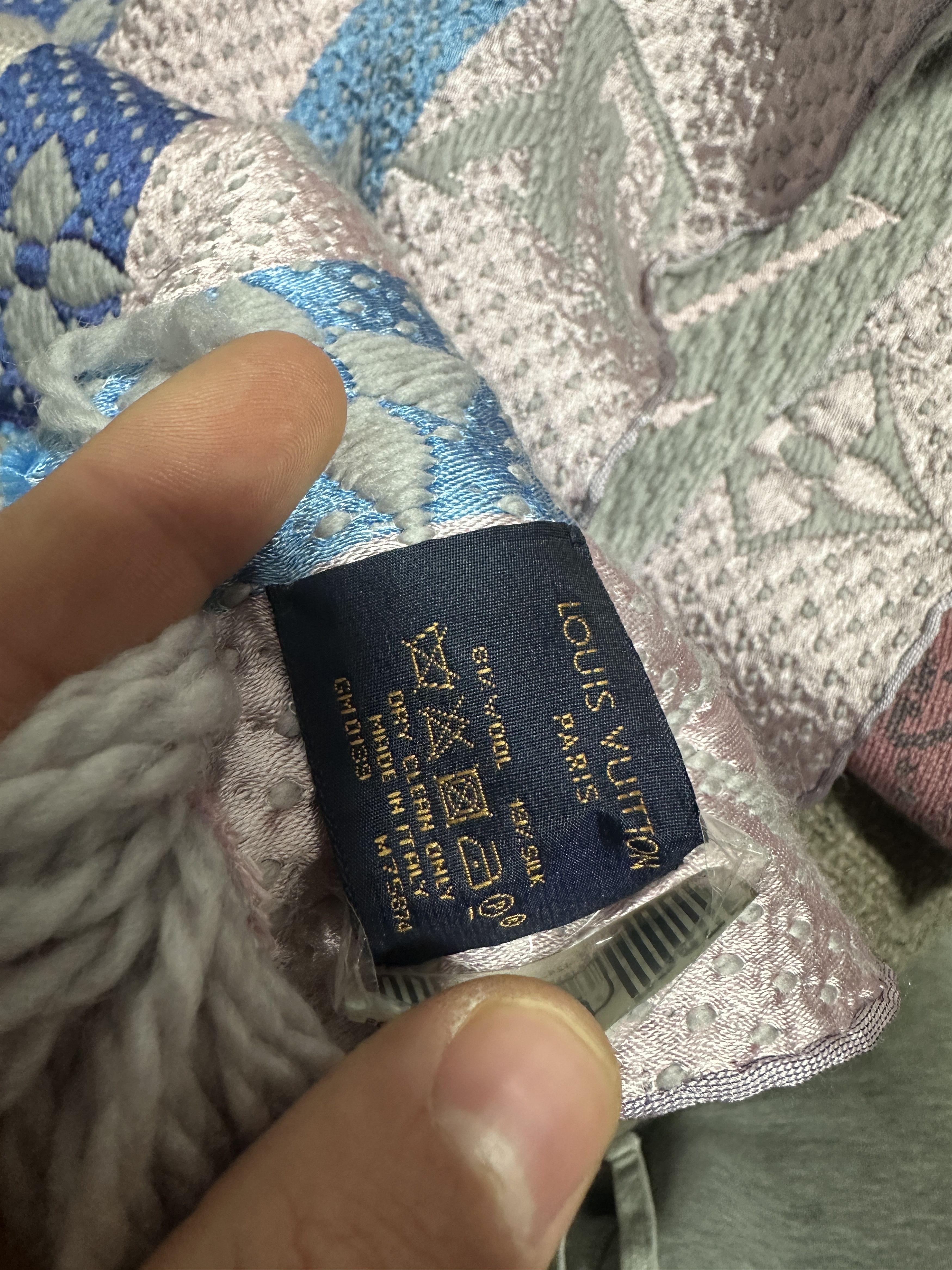 Louis Vuitton Louis Vuitton Monogram Embroidered Wool Silk Scarf Wrap Size ONE SIZE - 12 Thumbnail