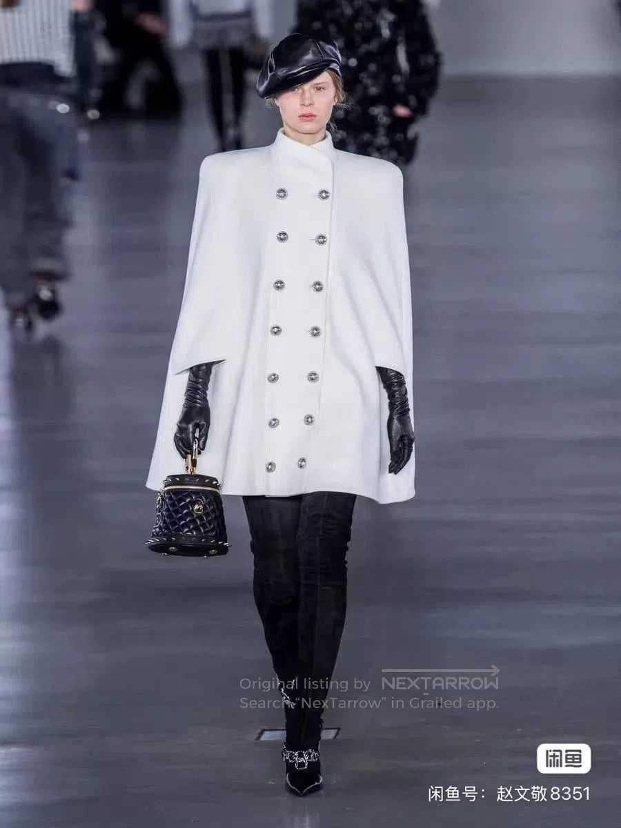 Balmain Balmain Runway White Cape. Size S / US 4 / IT 40 - 7 Thumbnail