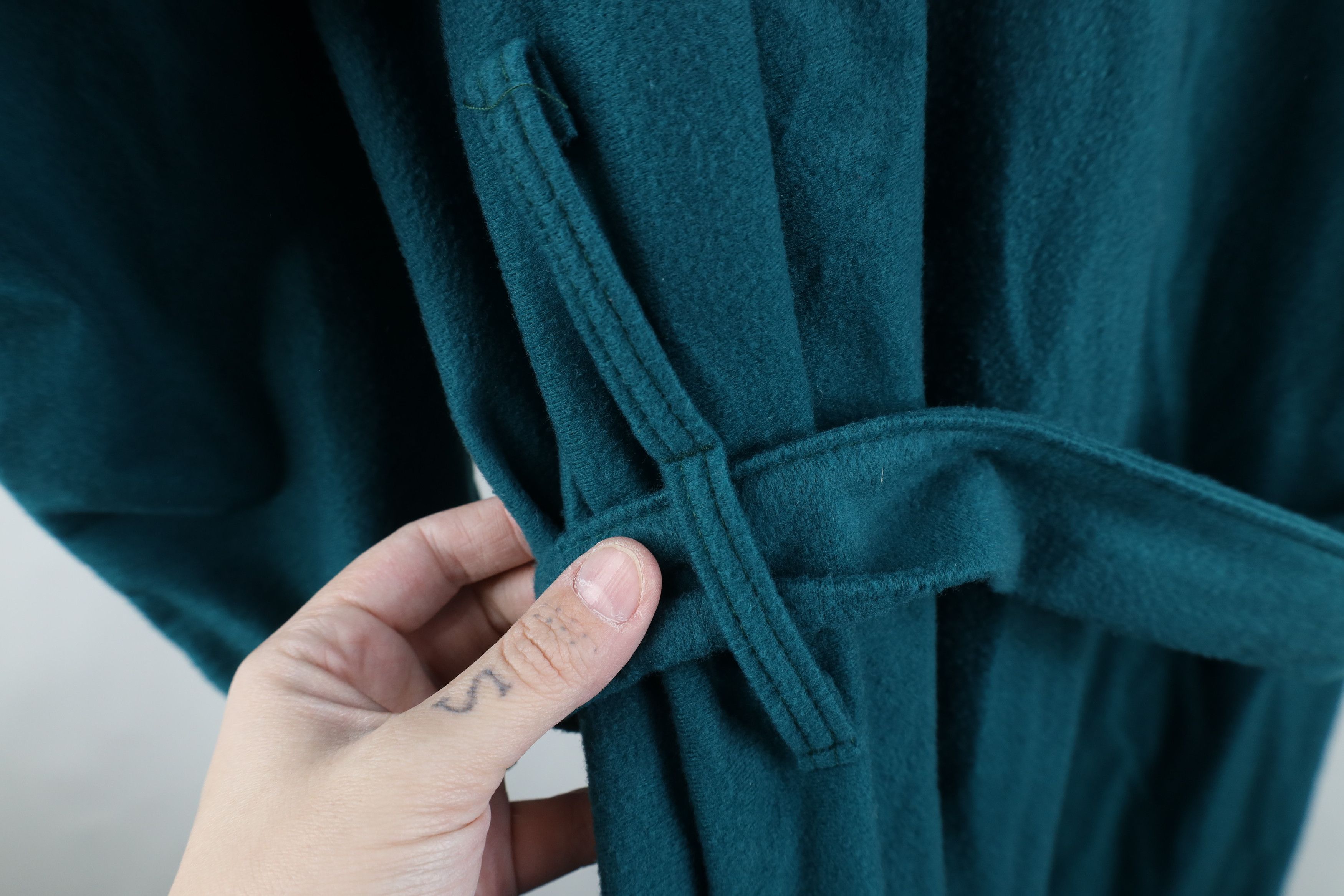 Vintage Vintage 90s Streetwear Striped Belted Velour Bath Robe Size US L / EU 52-54 / 3 - 10 Thumbnail