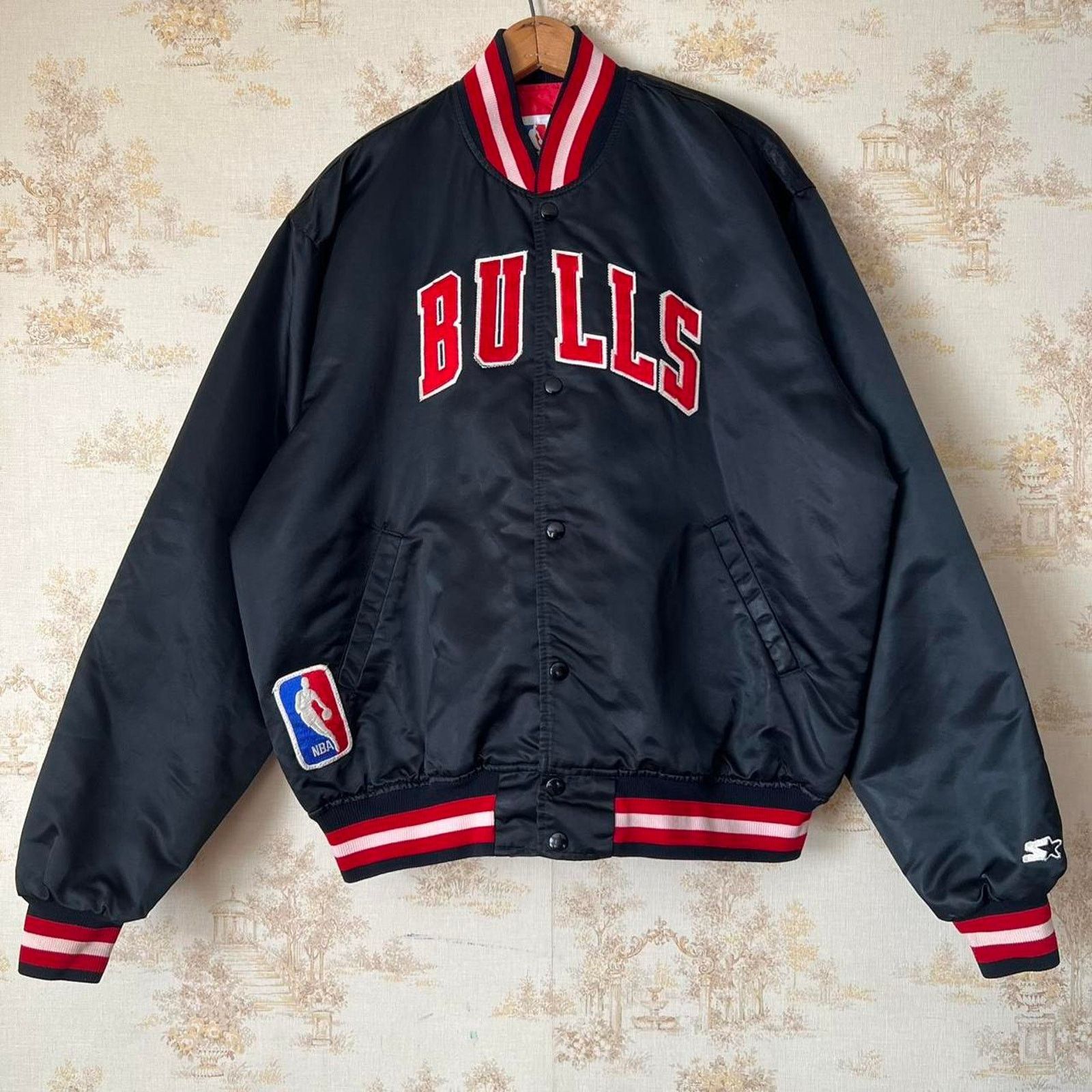 Starter Vintage 80s Chicago Bulls Starter Satin Jacket | Size XL Size US XL / EU 56 / 4 - 1 Thumbnail