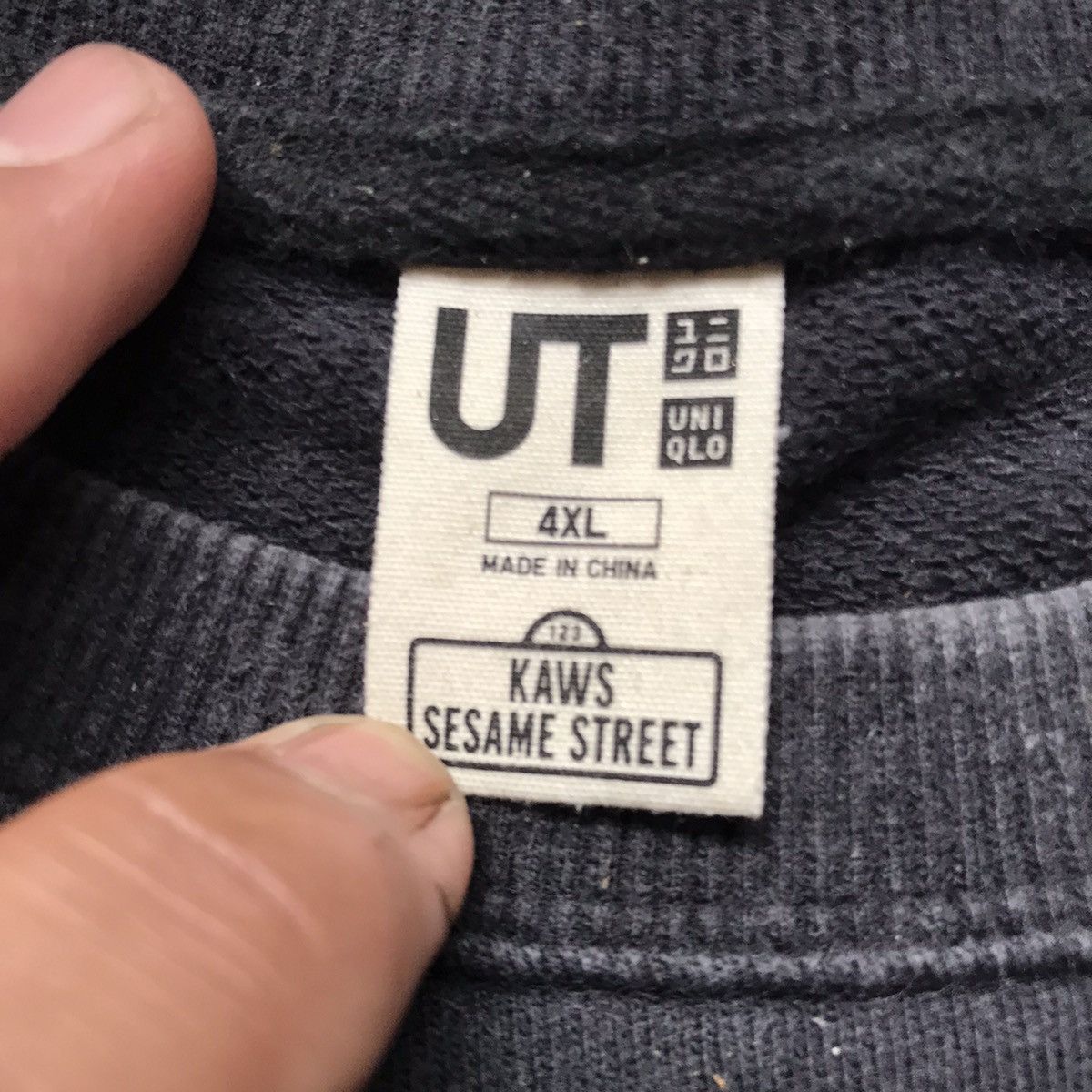Japanese Brand × Kaws × Uniqlo Uniqlo X Kaws Sesame Street crewneck Size US XXL / EU 58 / 5 - 11 Thumbnail