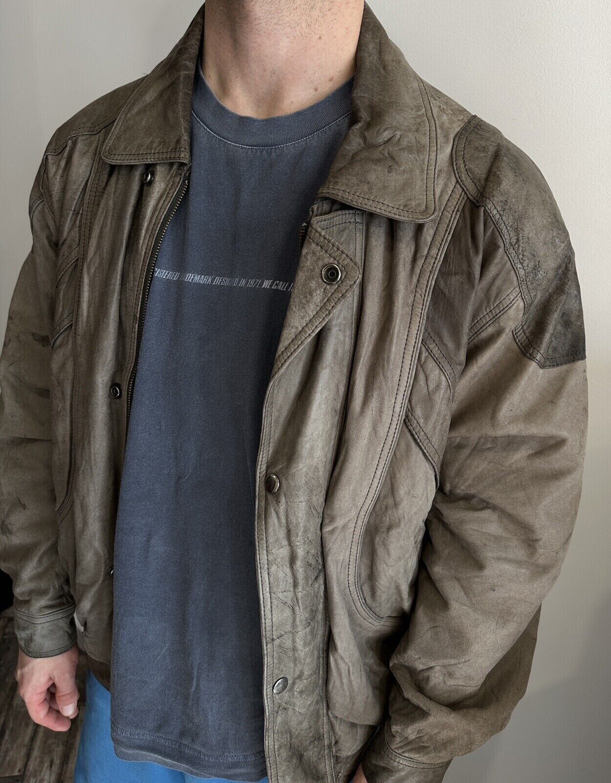 Valentino Vintage Valentino Uomo Distressed Leather Bomber Jacket Men Size US XL / EU 56 / 4 - 14 Thumbnail