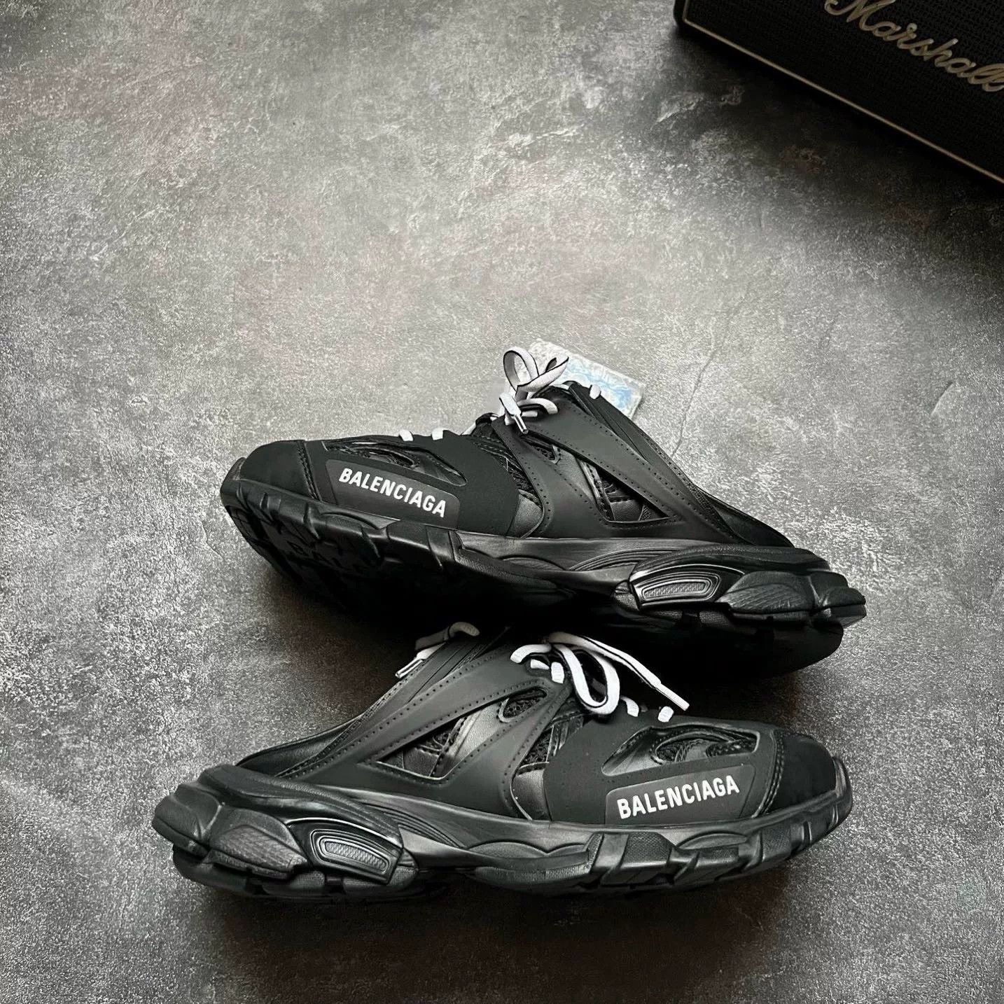 Balenciaga Balenciaga Black Lowtop Sneakers 37 Women Size US 6.5 / IT 36.5 - 1 Thumbnail