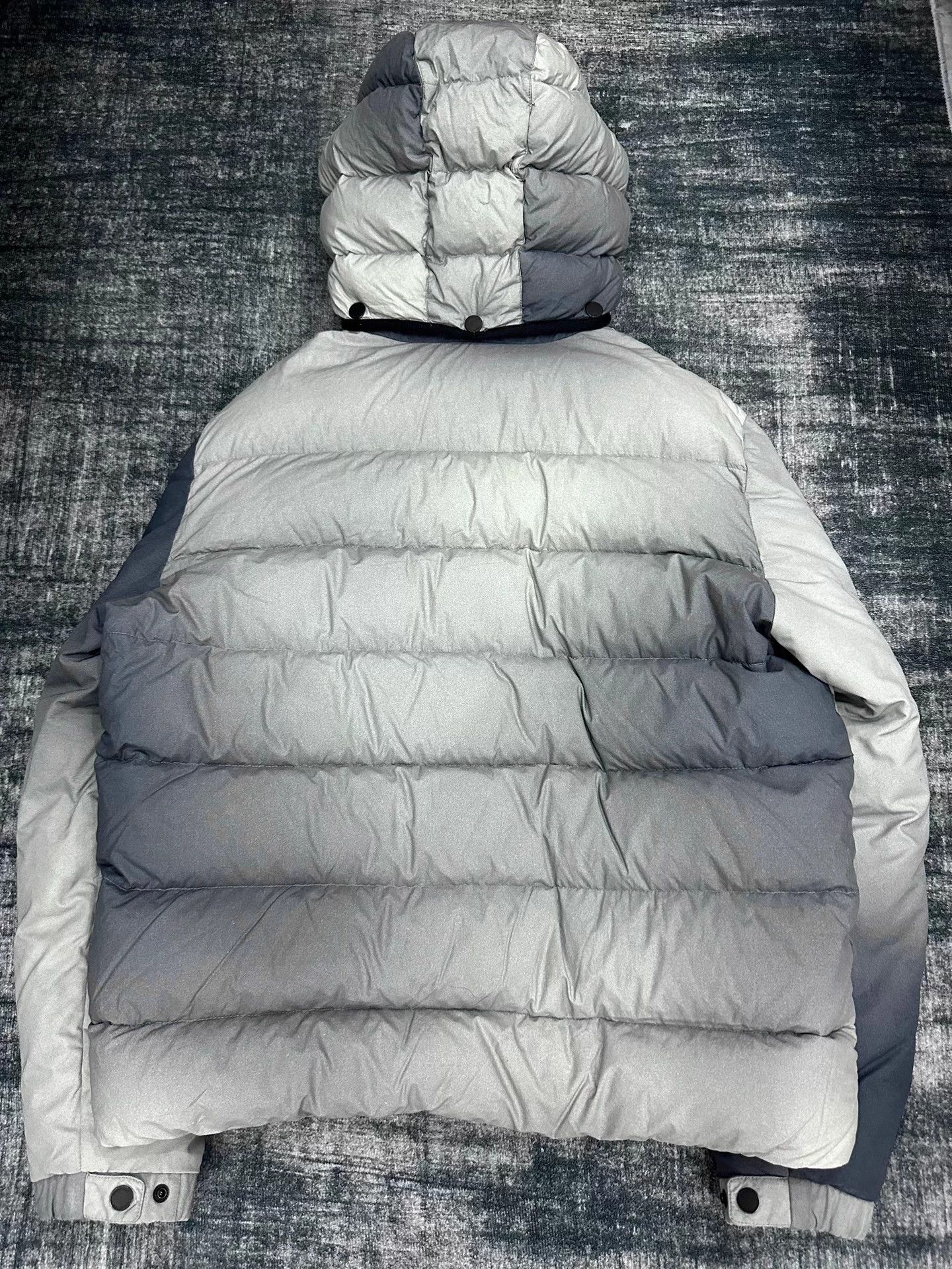 Moncler Moncler x Off-White Tie-Dye Gradient Off-White Puffer 2XL Size US XXL / EU 58 / 5 - 3 Thumbnail