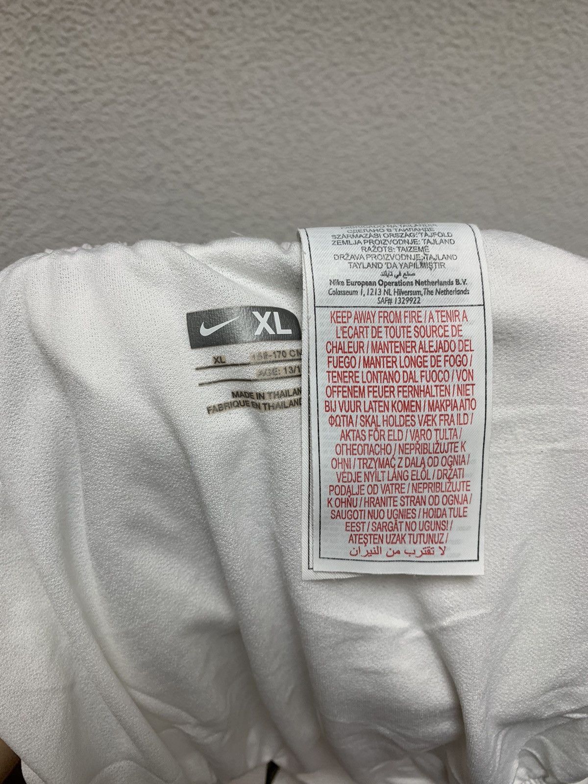 Nike Nike Manchester United vintage soccer shorts 30-32 size Size US 30 / EU 46 - 5 Thumbnail
