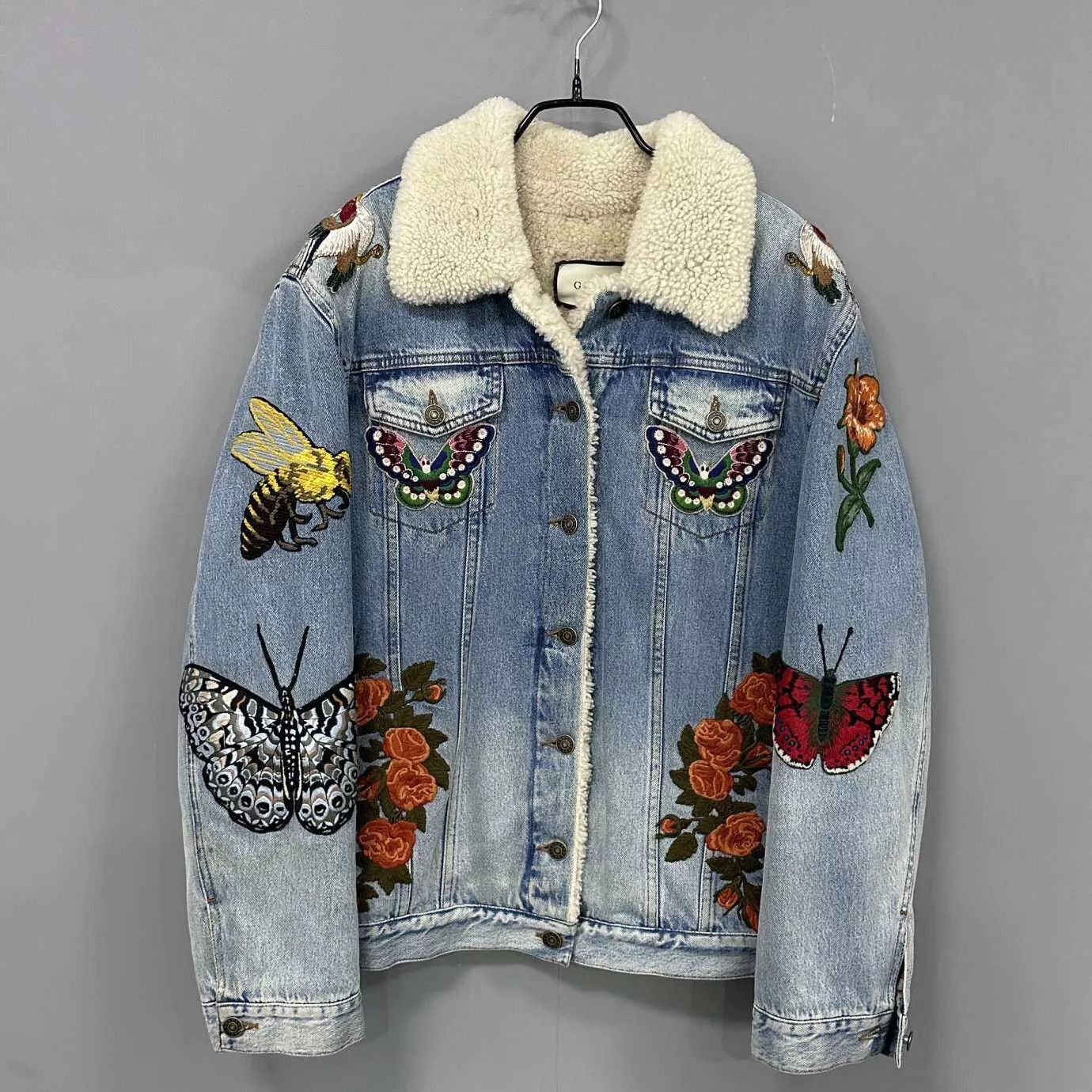 Gucci Embroidered Denim Jacket with Shearling Collar Size US S / EU 44-46 / 1 - 1 Thumbnail
