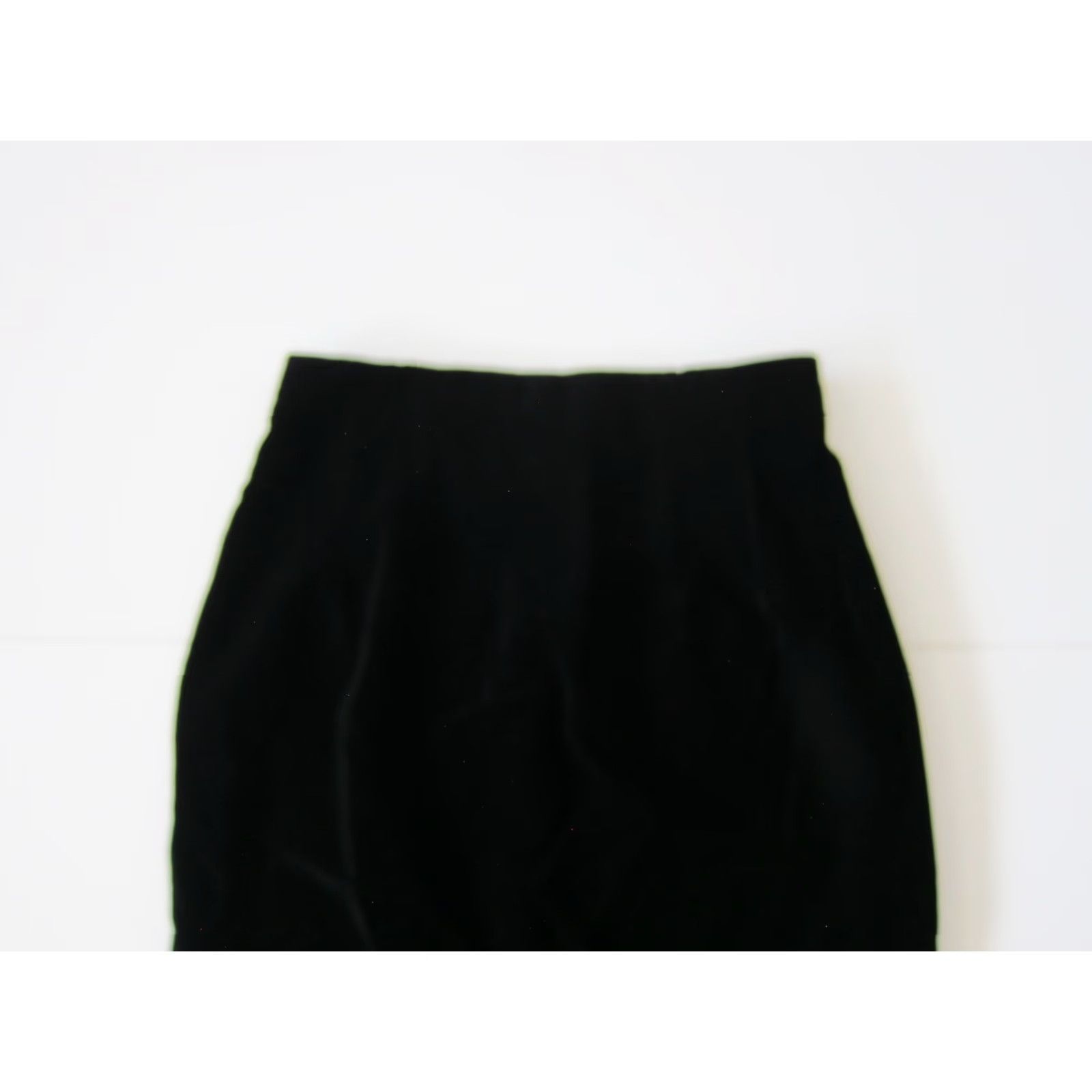 Liz Claiborne VINTAGE Liz Claiborne Collection Black Velvet Straight Pencil Skirt Women 8 Size 30" / US 8 / IT 44 - 5 Thumbnail