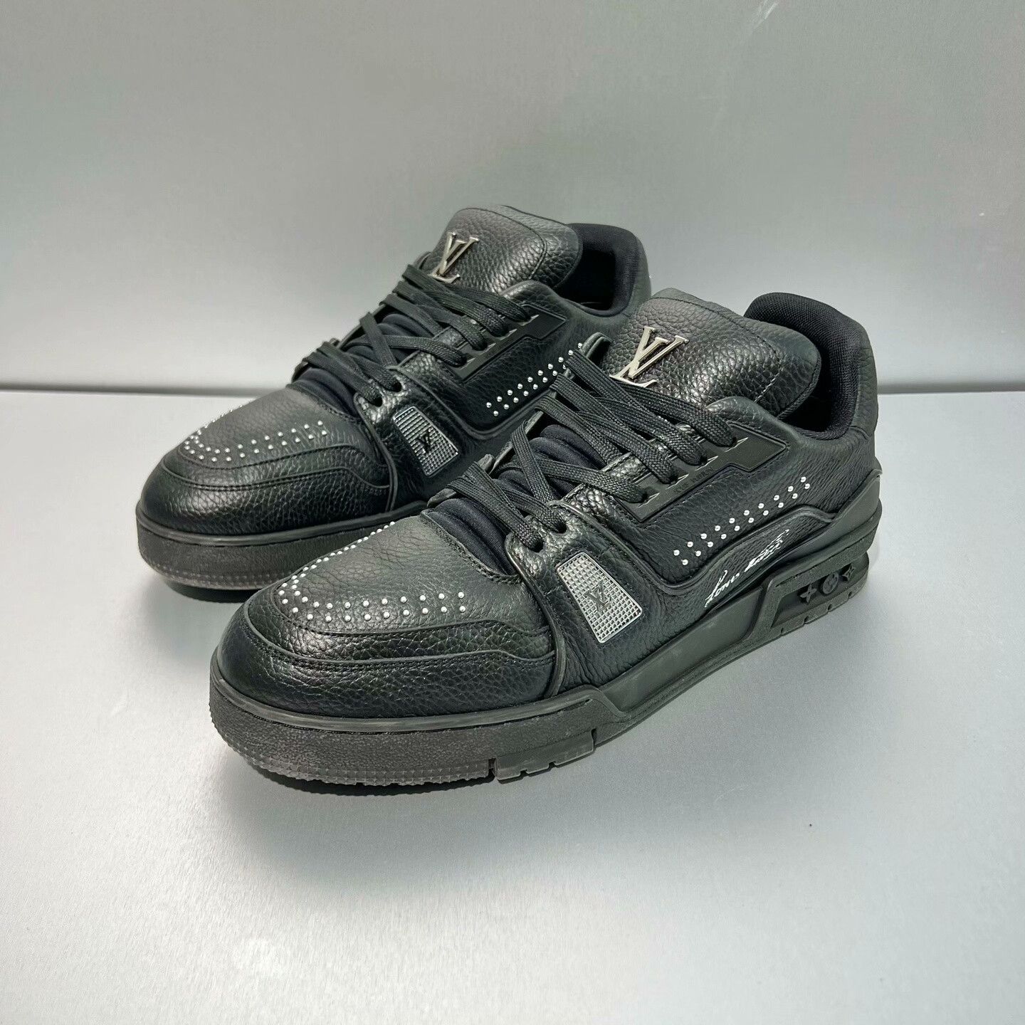 Louis Vuitton Louis Vuitton Rivet Trainer Sneakers Size US 9 / EU 42 - 1 Thumbnail