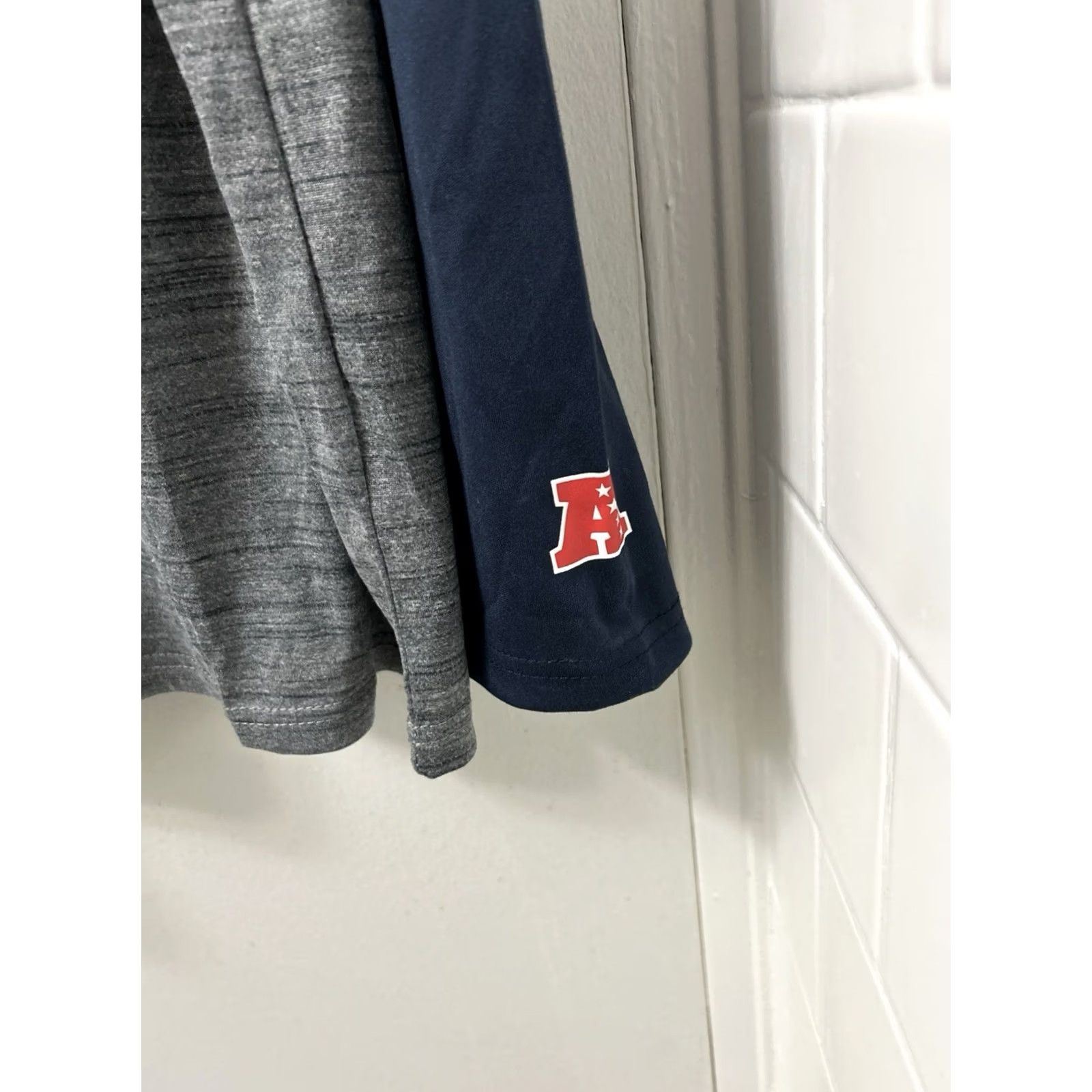 NFL VINTAGE NFL Team Apparel Hooded Shirt Mens L Blue New England Patriots Hoodie L/S NWT Size US L / EU 52-54 / 3 - 7 Thumbnail