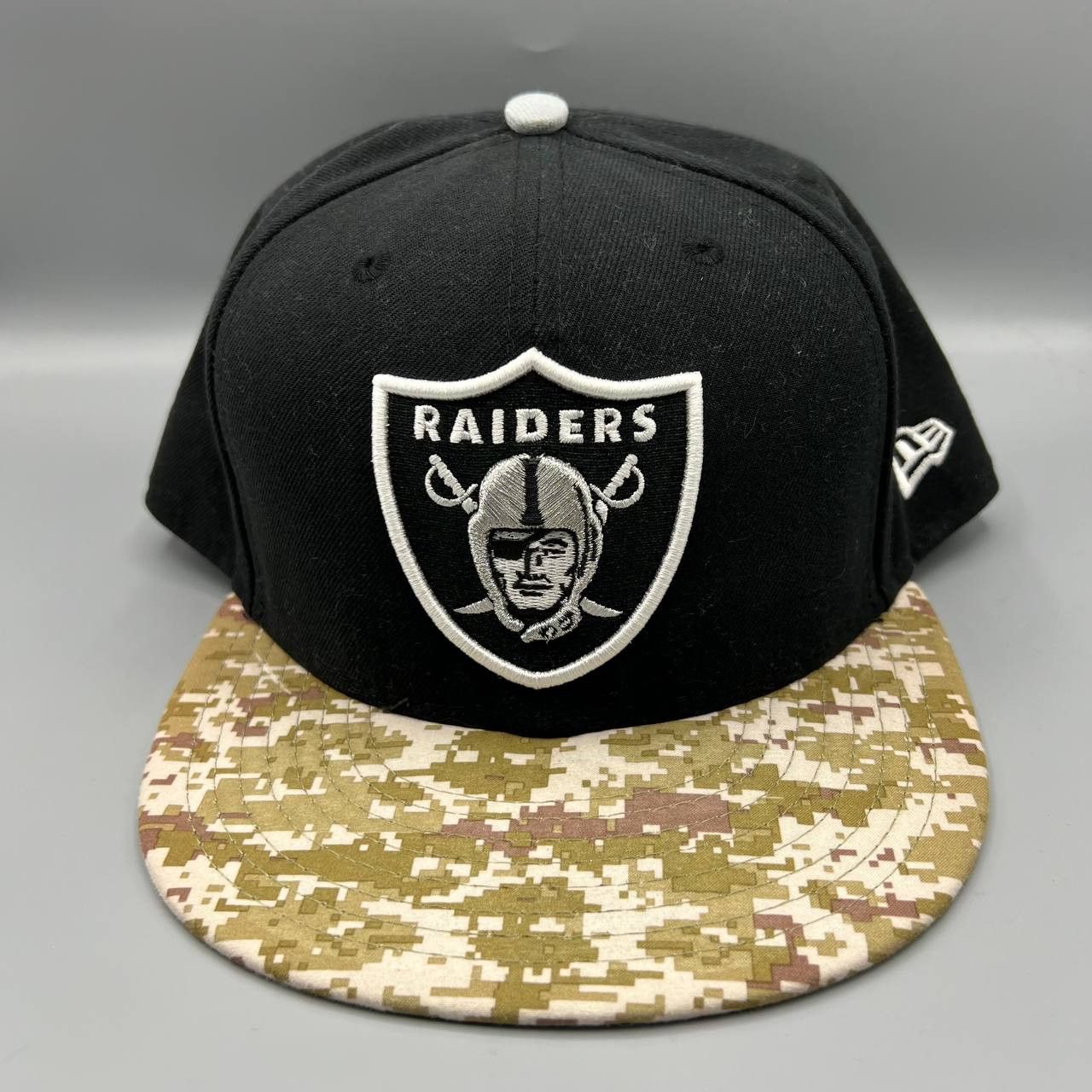 New Era Las Vegas Raiders Hat Men 8 Camo Salute to Service Fitted Size ONE SIZE - 1 Thumbnail