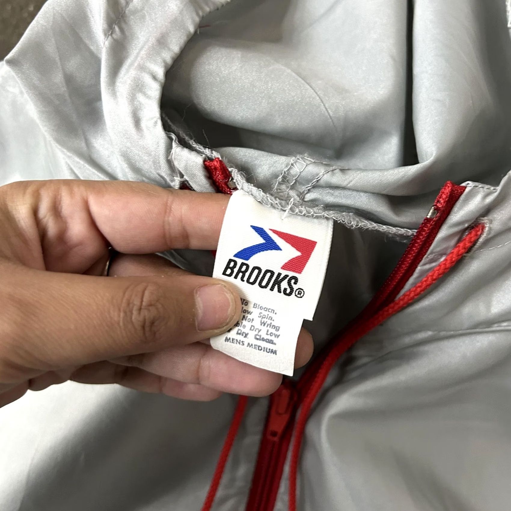 Brooks VINTAGE Brooks Jacket Mens M Gray Red Blue Nylon Windbreaker Hooded 80s Size US M / EU 48-50 / 2 - 3 Thumbnail