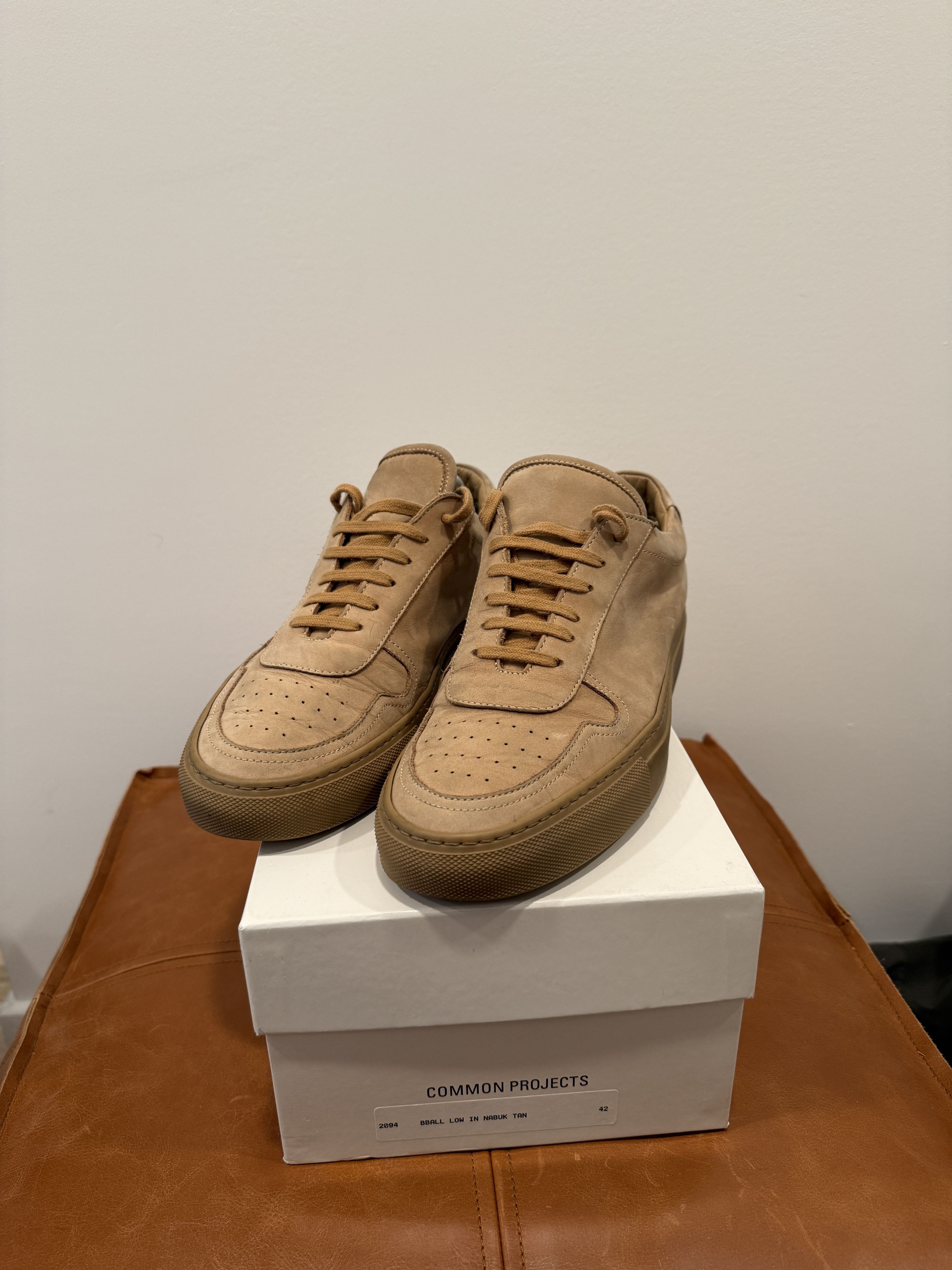 Common Projects Common Projects Bball Low in Tan Nubuck Size US 9 / EU 42 - 1 Thumbnail