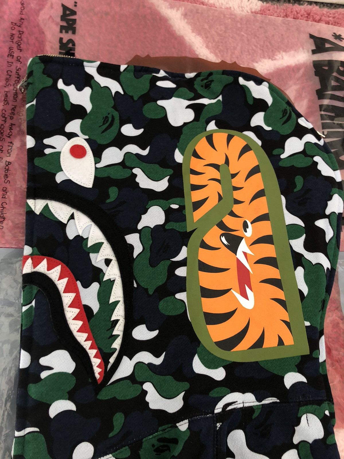 Bape Bape Isetan Store Camo Separate Shark Hoodie Size US L / EU 52-54 / 3 - 4 Thumbnail