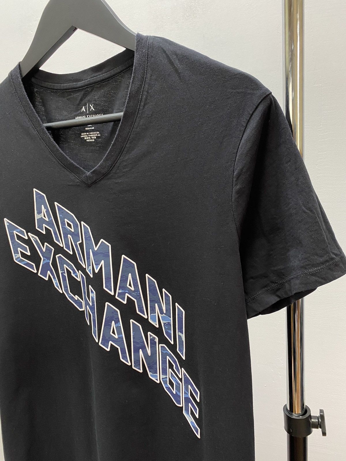 Giorgio Armani Armani Exchange Big Logo V Neck T Shirt Size US M / EU 48-50 / 2 - 7 Thumbnail