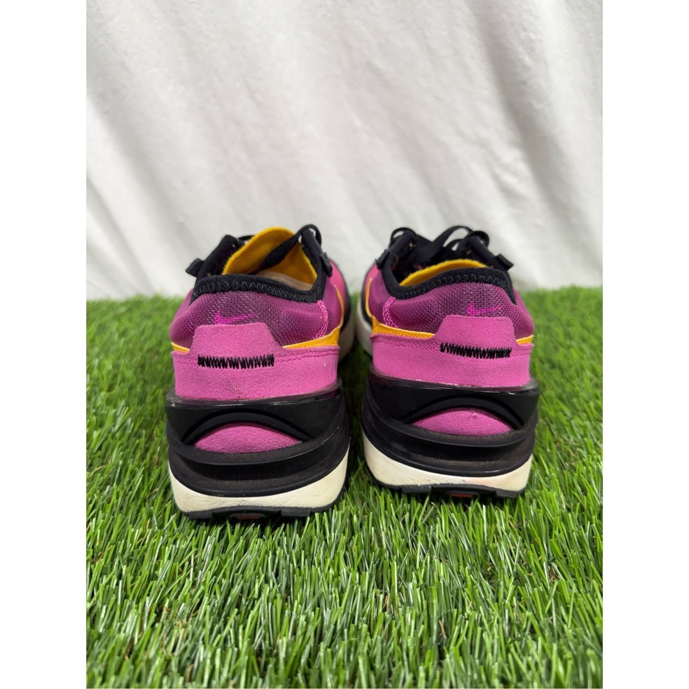Nike Nike Boys Waffle One DC0481-600 Pink Running Shoes Sneakers Size US 7 / EU 40 - 3 Thumbnail