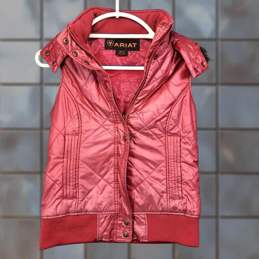 Ariat Ariat Womens Vest XS Pink Full Zip Quilted Puffer Faux Fur Trim Pockets Vest Ladies XS Pink Quilted Puffer Vest Size XS / US 0-2 / IT 36-38 - 1 Thumbnail