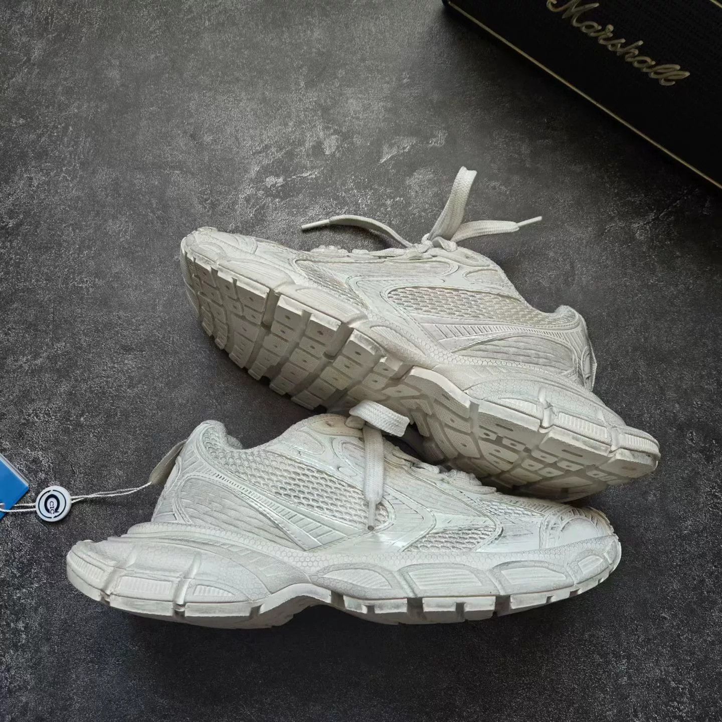 Balenciaga Balenciaga White Lowtop Sneakers XXXL Women Size US 8 / IT 38 - 1 Thumbnail