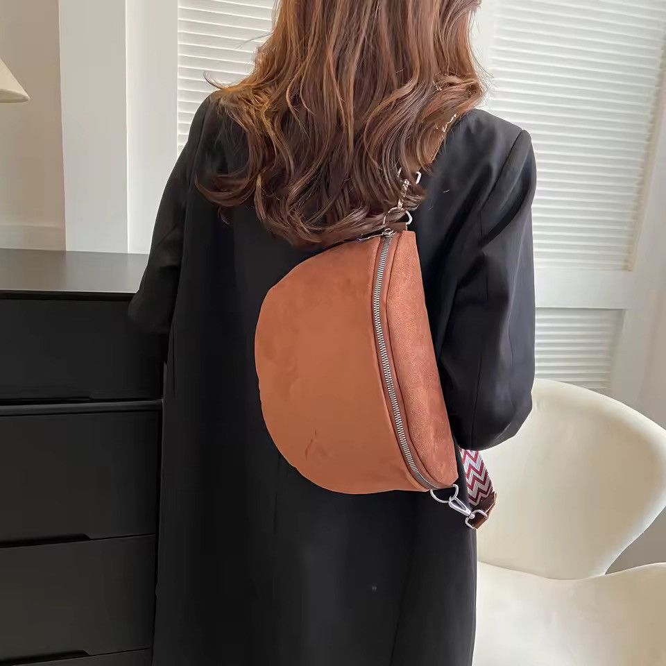 Designer Hobo Streetwear Half Moon Casual Waist Crossbody Bag Size ONE SIZE - 4 Thumbnail