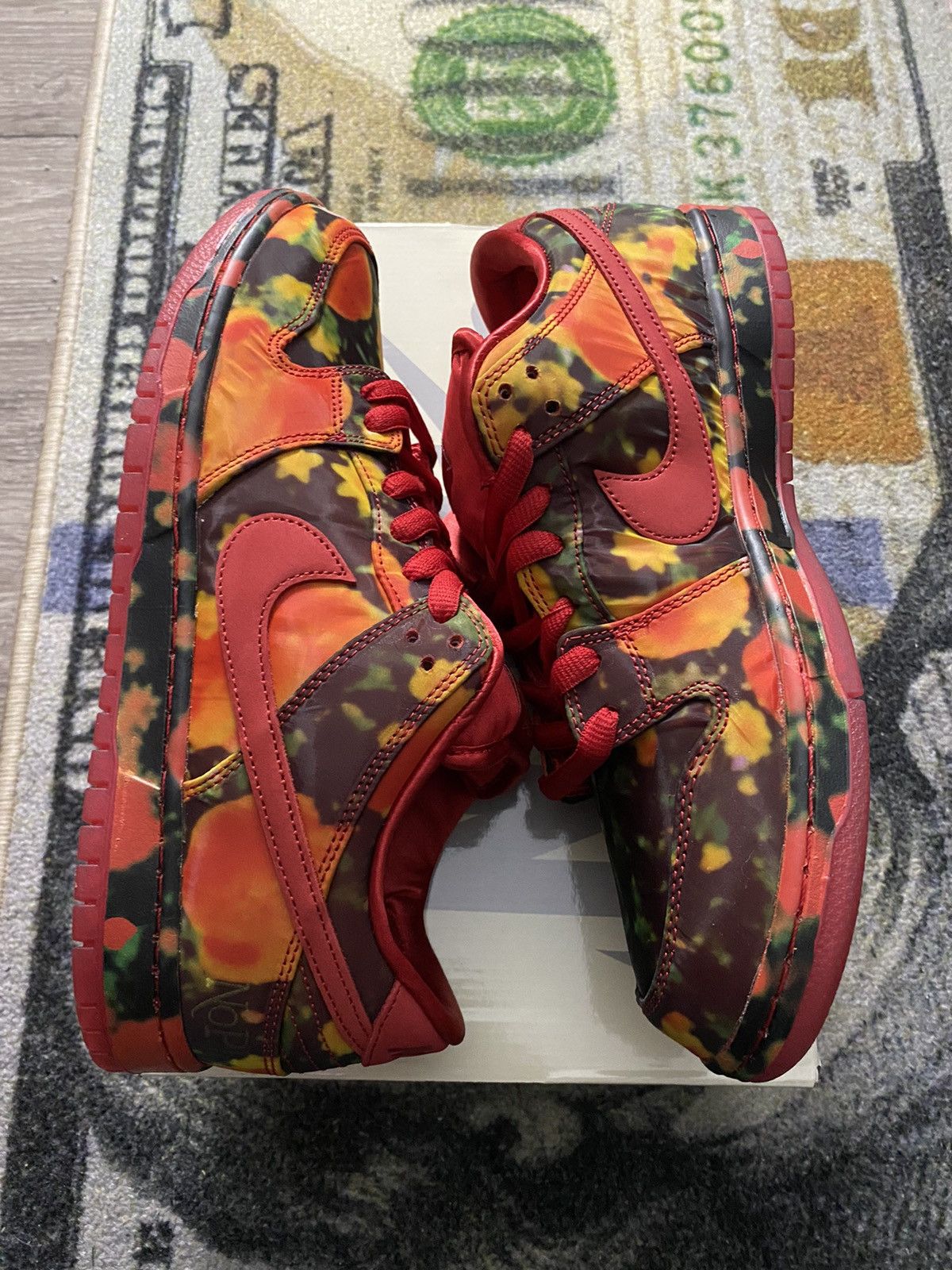 Nike Nike SB Dunk Low The Wizard of Oz Poppy Field Size US 11.5 / EU 44-45 - 2 Thumbnail