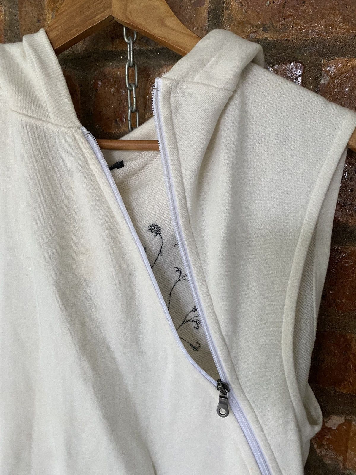 Yasuyuki Ishii YASUYUKI ISHII Crost Floral and wing Asymmetrical hoodie Size US M / EU 48-50 / 2 - 11 Thumbnail
