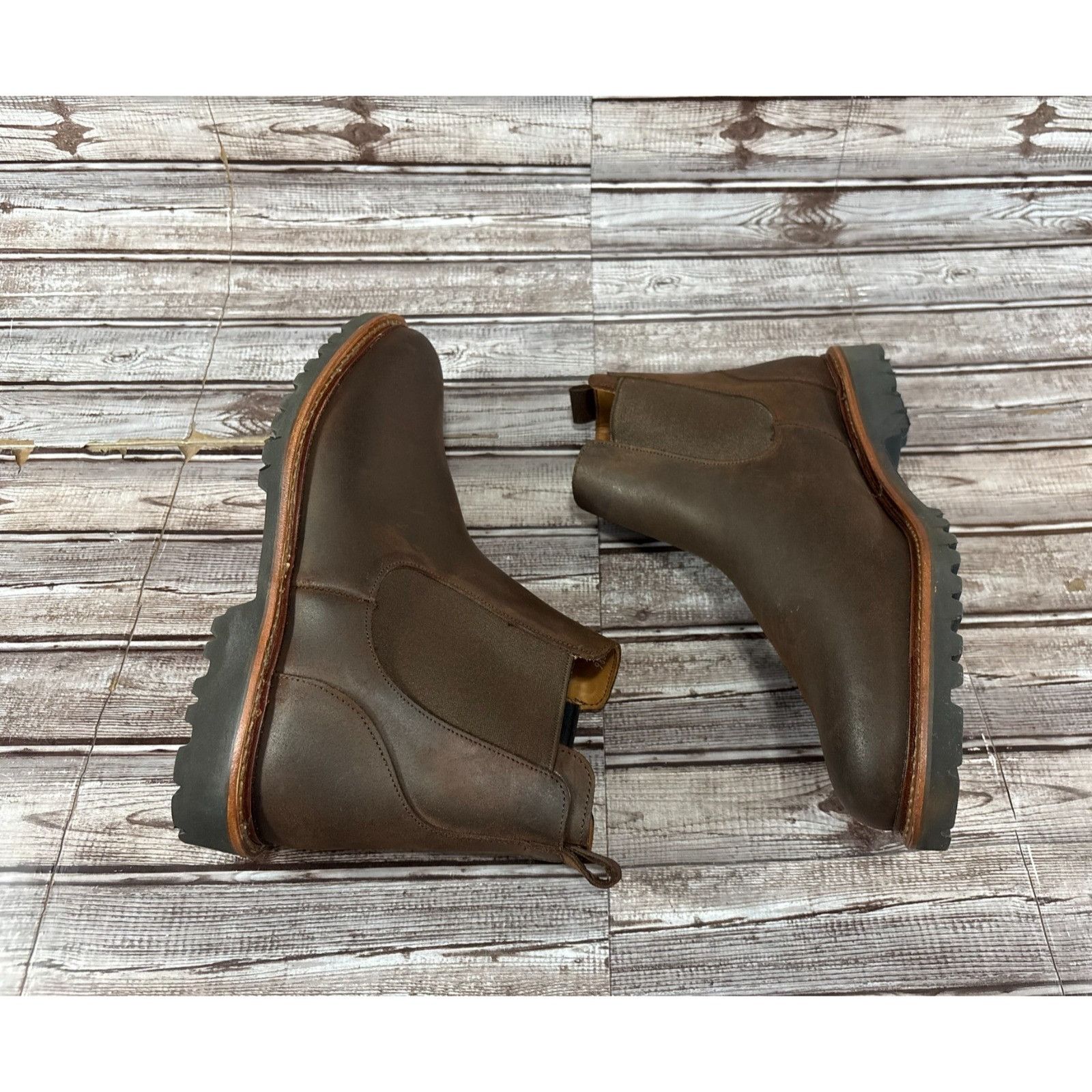 Allen Edmonds Allen Edmonds Grafton Snuff Suede Chelsea Boot sz 11 D color Size US 11 / EU 44 - 4 Thumbnail