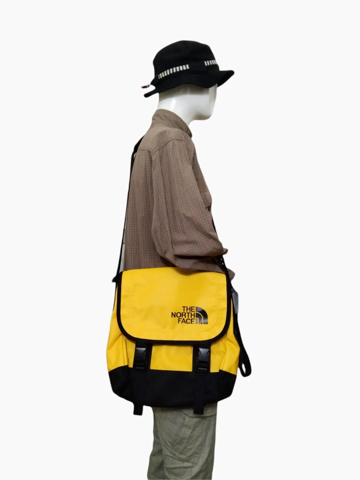 The North Face × Vintage Vintage The North Face Cross Body Bag Waterproof Messenger Size ONE SIZE - 1 Thumbnail